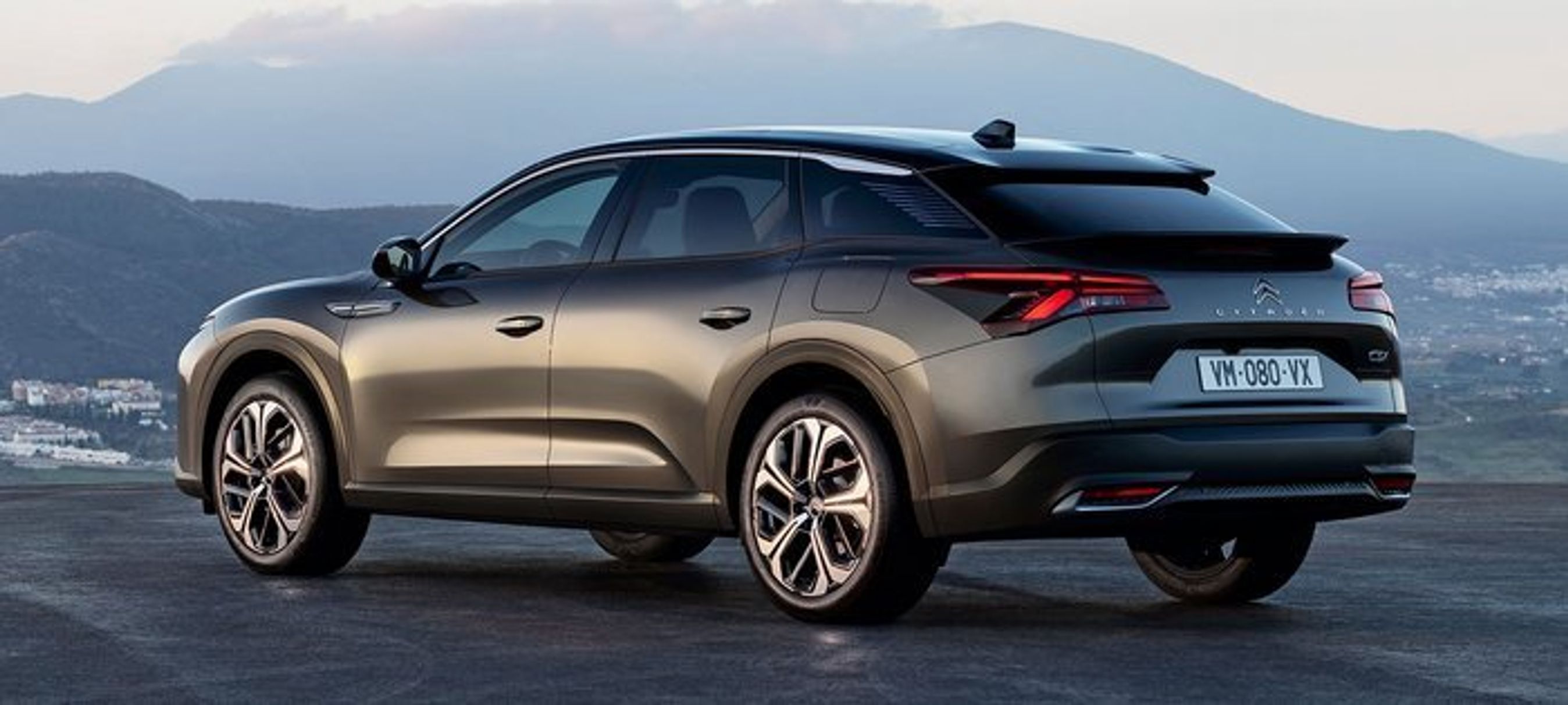 C5 X er en femdørs bil med stort bagagerum på 545 liter.