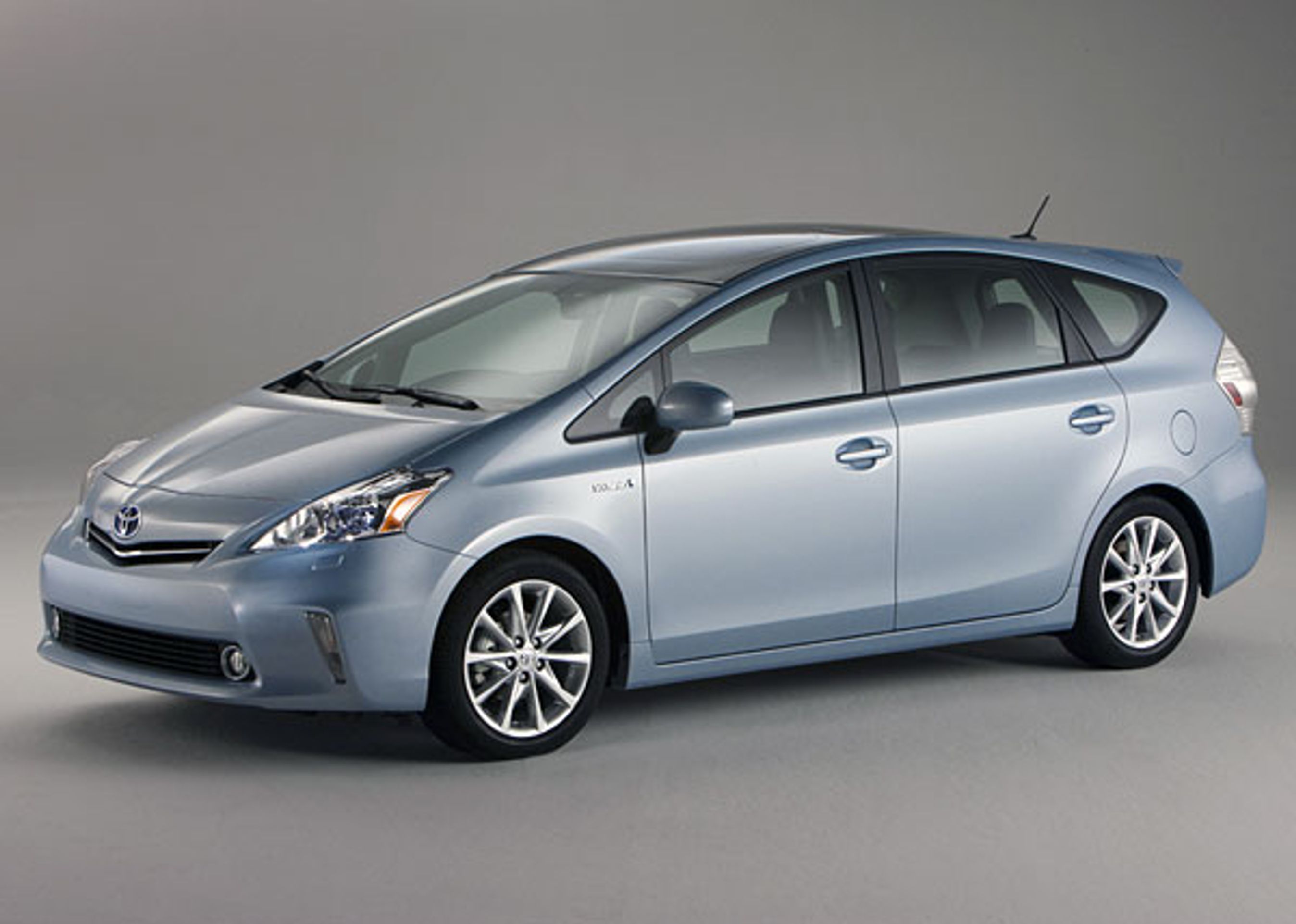 Toyota Prius blev i USA i januar vist i en stor udgave kaldet V. Nu vises en lignende model i Europa kaldet Prius+.
