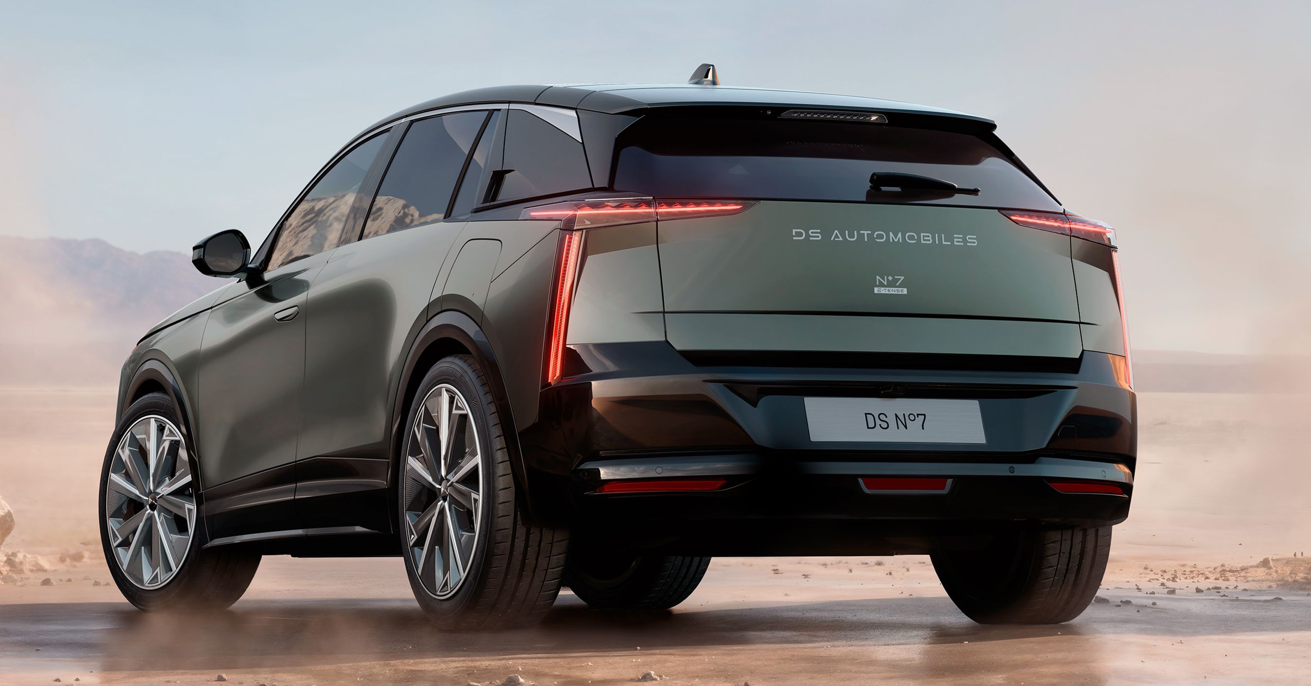 Grønlig DS 7 bagfra.