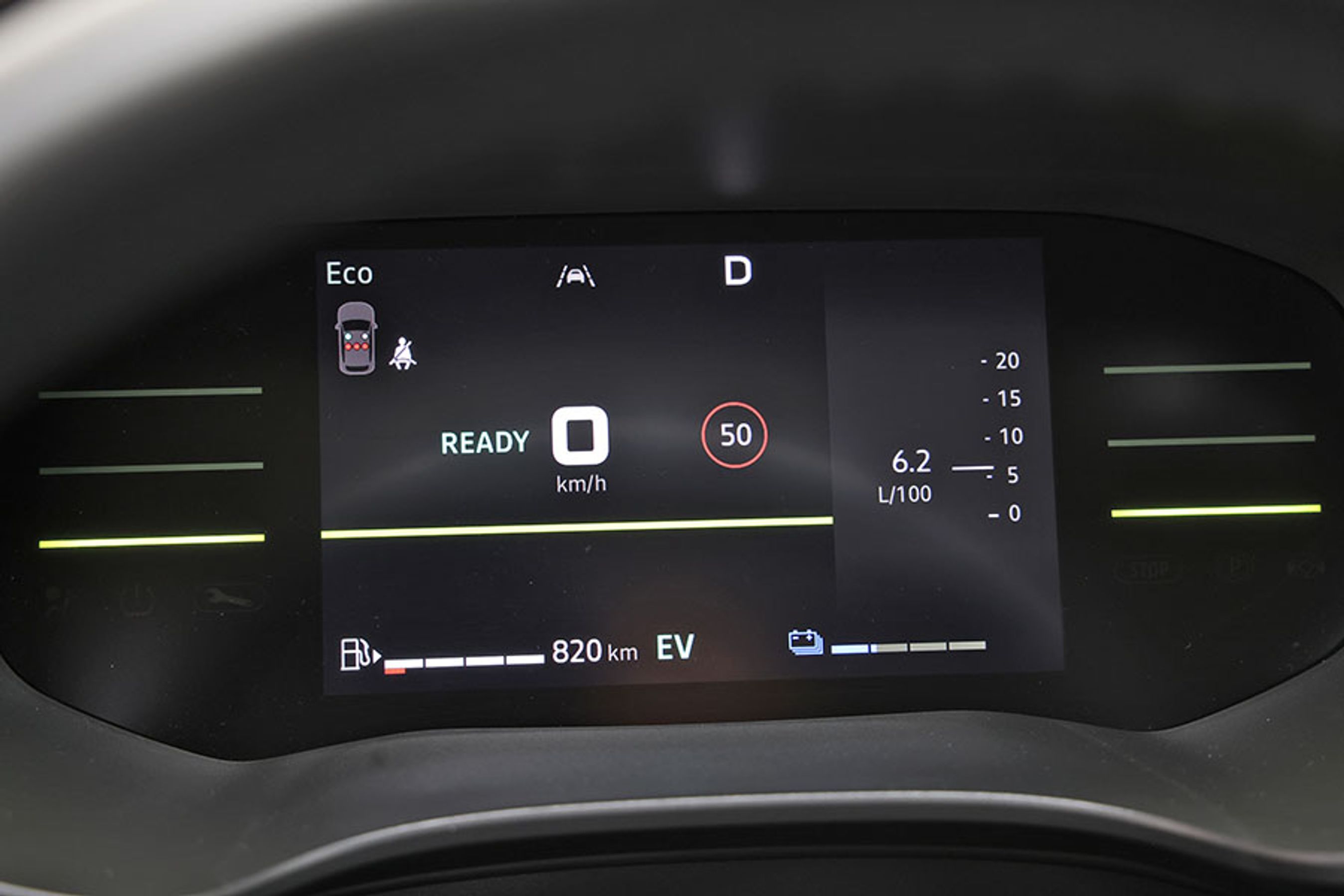 Det digitale instrumenthus giver mange væsentlige oplysninger foruden farten. 
