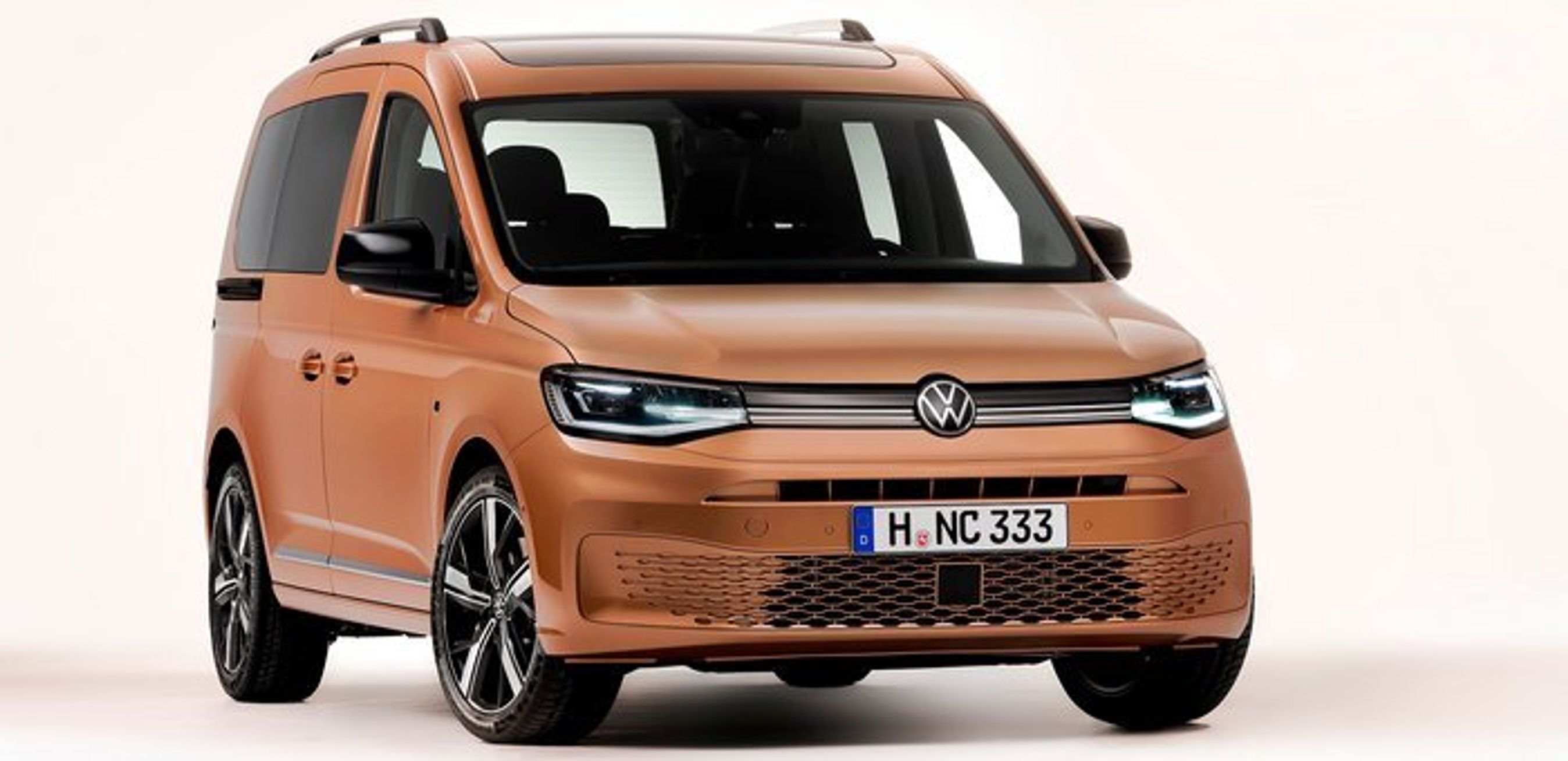 VW Caddy 5 er blevet længere og bredere.