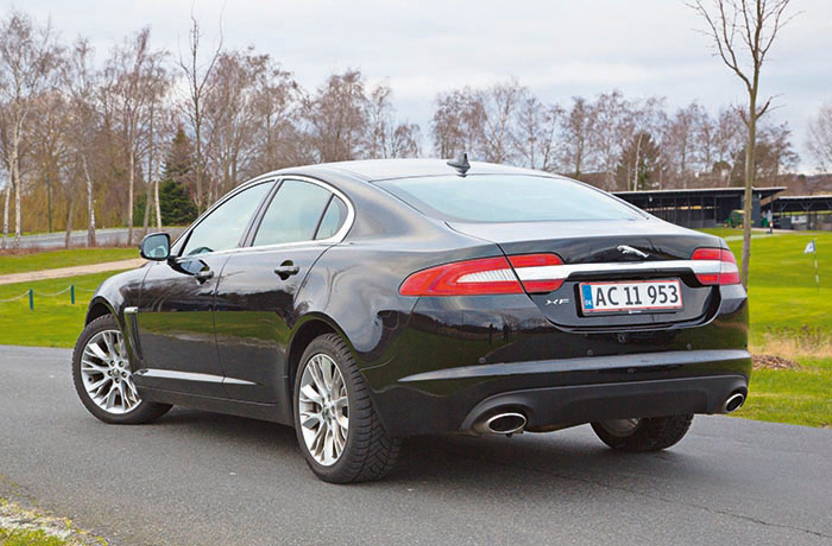 Jaguar XF bagfra