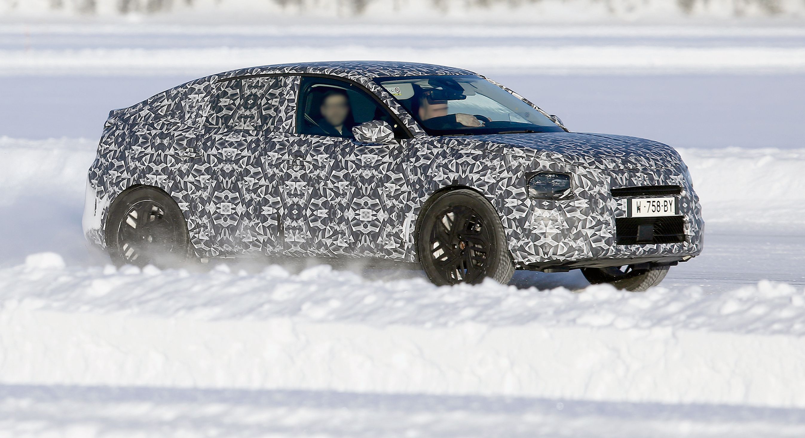 En forklædt prototype af den kommende Citroën C4 Aircross. Foto: Automedia