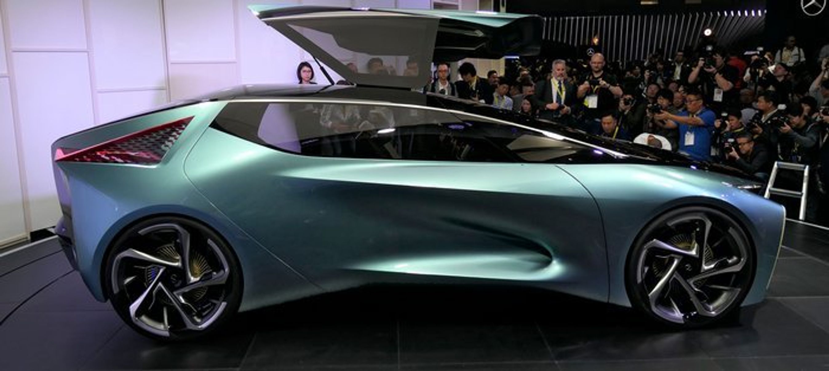 Konceptbilen Lexus LF30 har flere budskaber. Ét er, at der under skallen ligger en færdig elbil-platform.