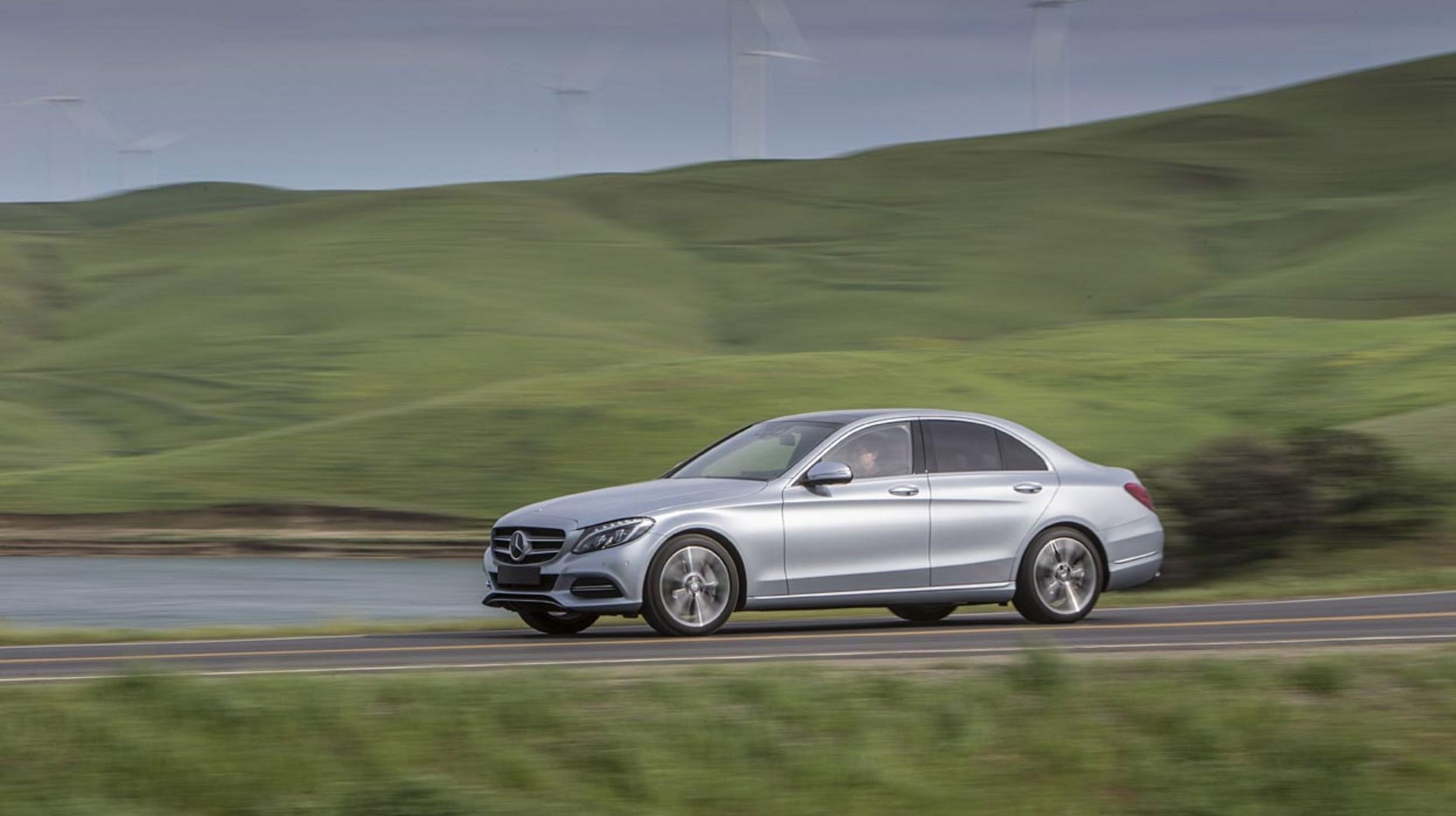 Mercedes C-klasse fås nu som opladningshybrid.