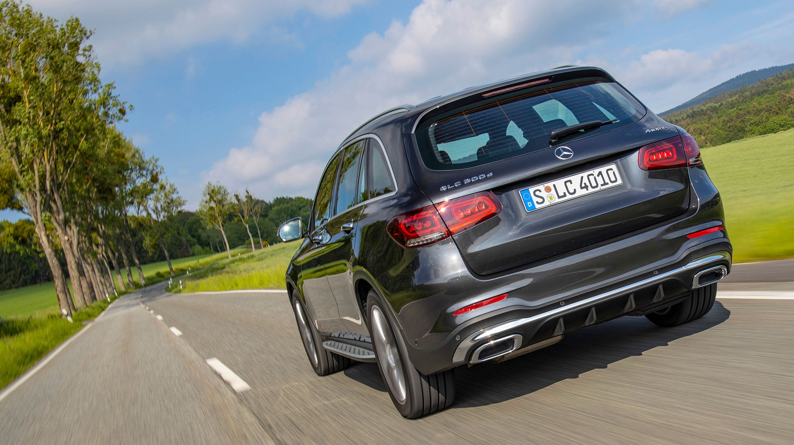 GLC er den mest solgte SUV fra Mercedes-Benz. Den nye version fås i ikke mindre end 24 udgaver, der alle kan sammensættes med eget valg af farver, indtræk, sæder hjul, rat og så videre.