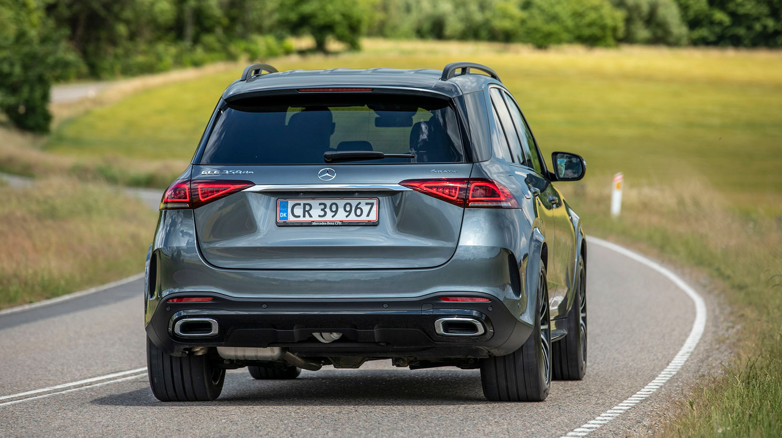 Lidt usædvanligt kan du vælge, om din GLE plugin-hybrid skal have en benzin- eller dieselmotor. Du kan også vælge GLE som Coupé, så får du smartere design, men lidt mindre plads. 