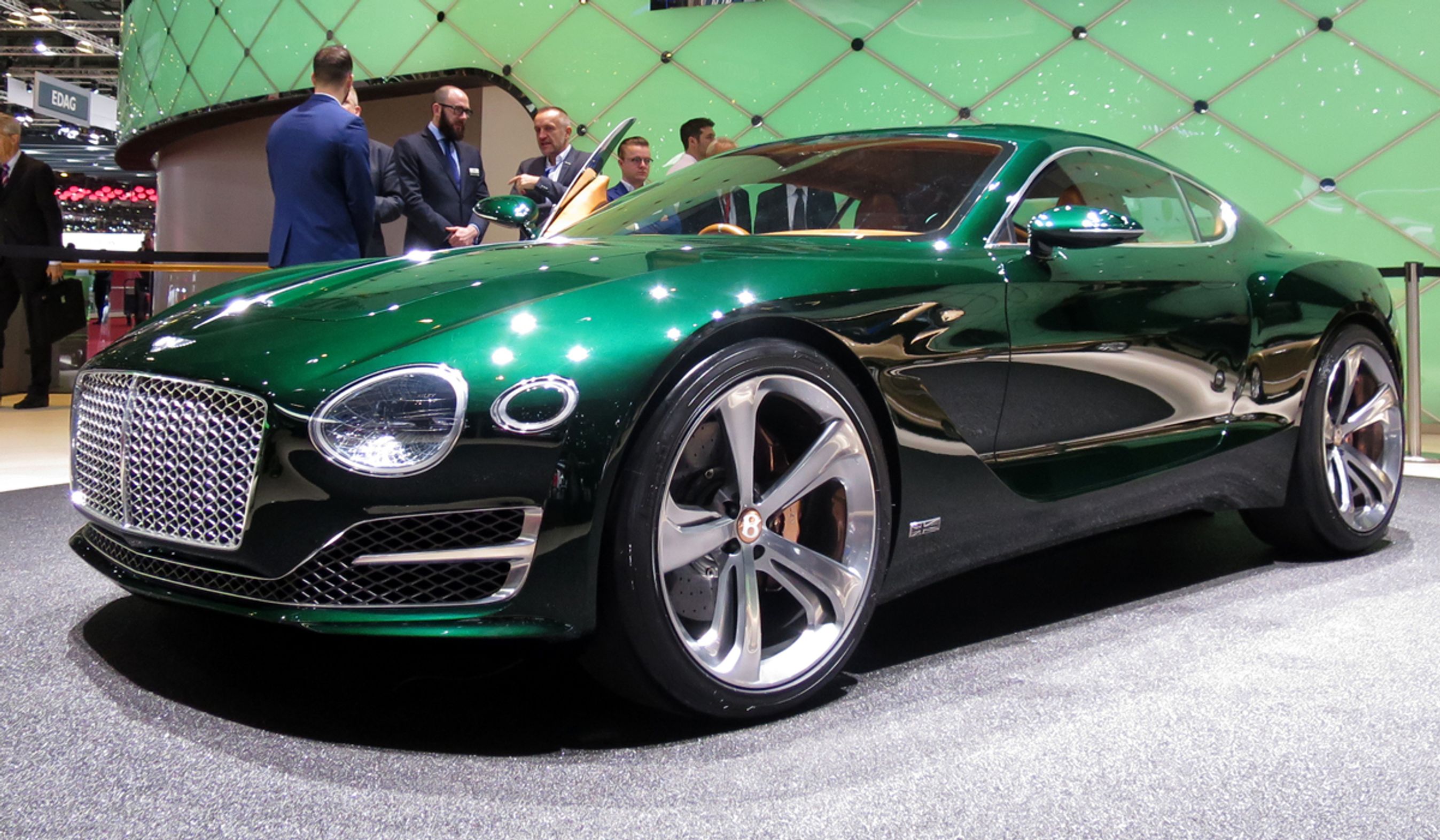 Bentley EXP10 Speed 6 er en konceptbil, men der ser særdeles færdig ud.