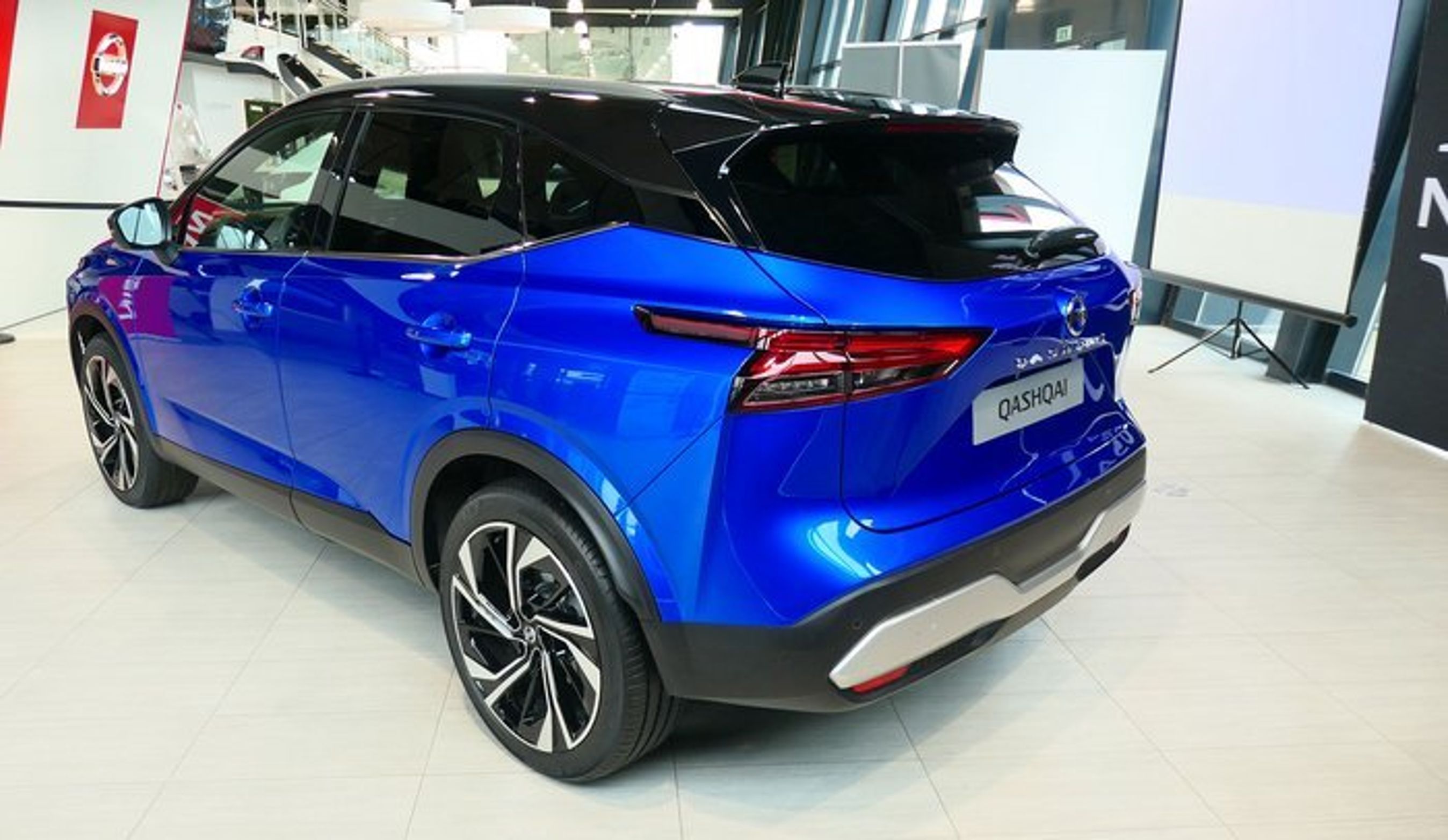 Særligt bagtil er fornyelsen tydelig. Og bagklappen fås nu md elbetjening.