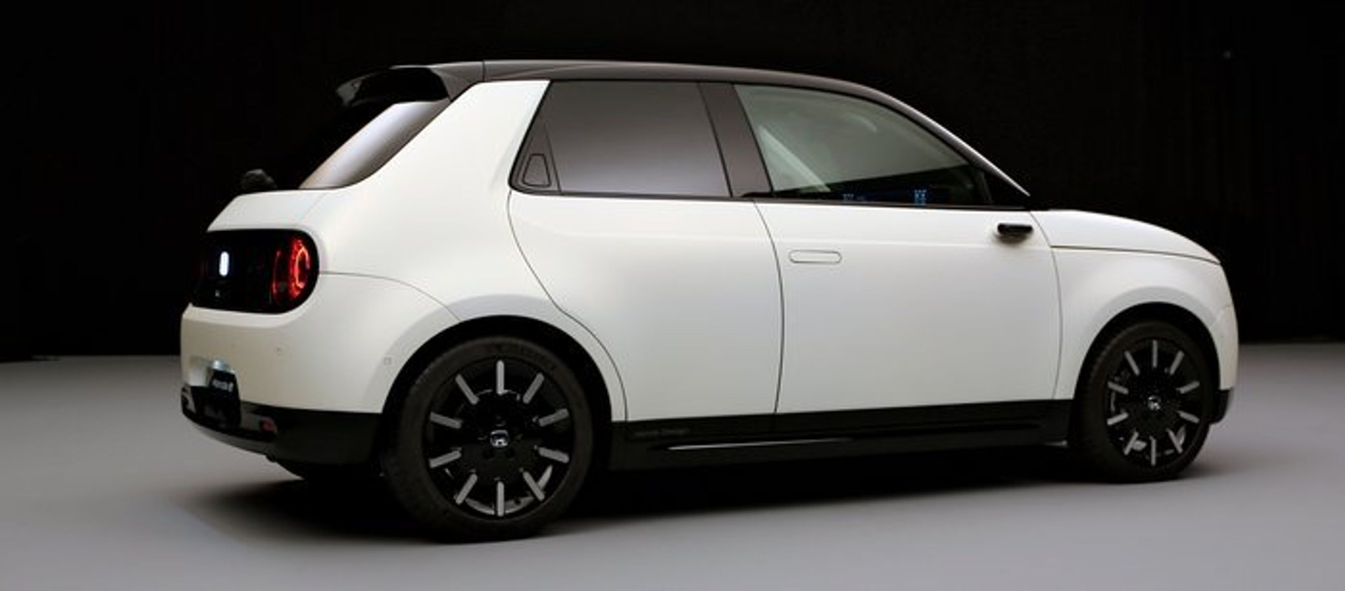 Også bagfra er Honda e Prototype stilren og frisk i linjerne.