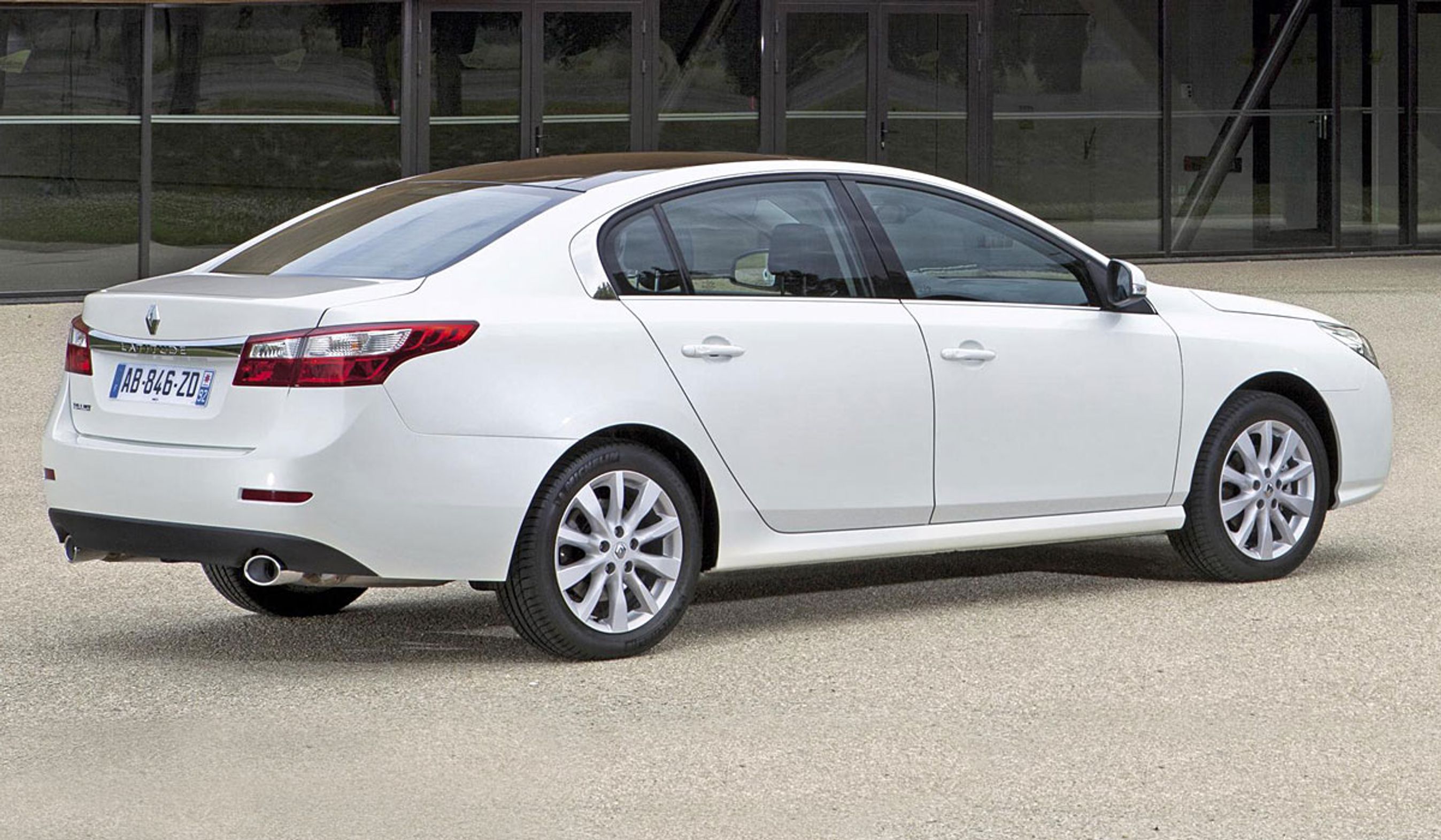 Renault Latitude er næsten fem meter lang.