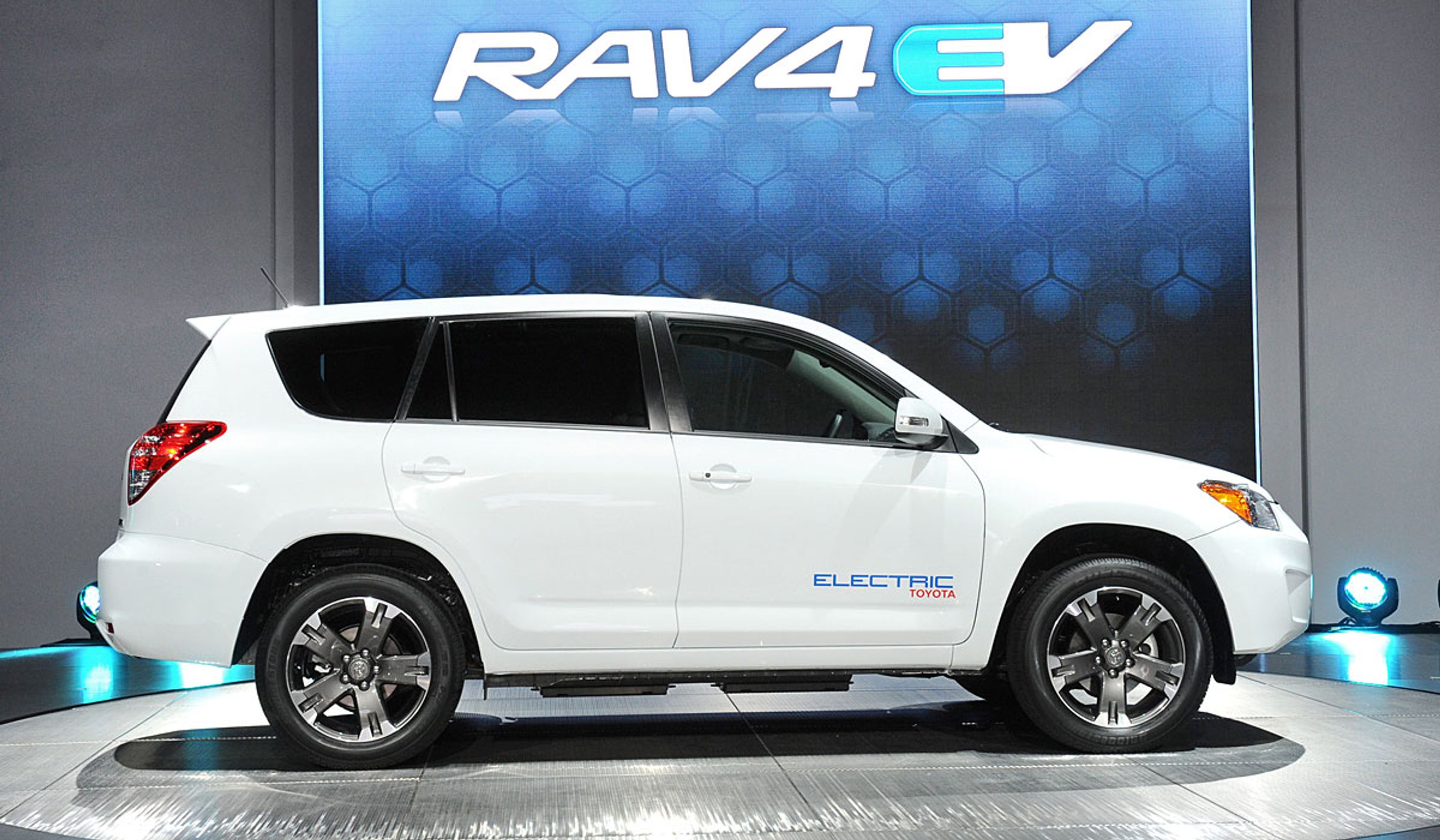 Toyota RAV4 havde i den elektriske udgave premiere på Los Angeles Autoshow.