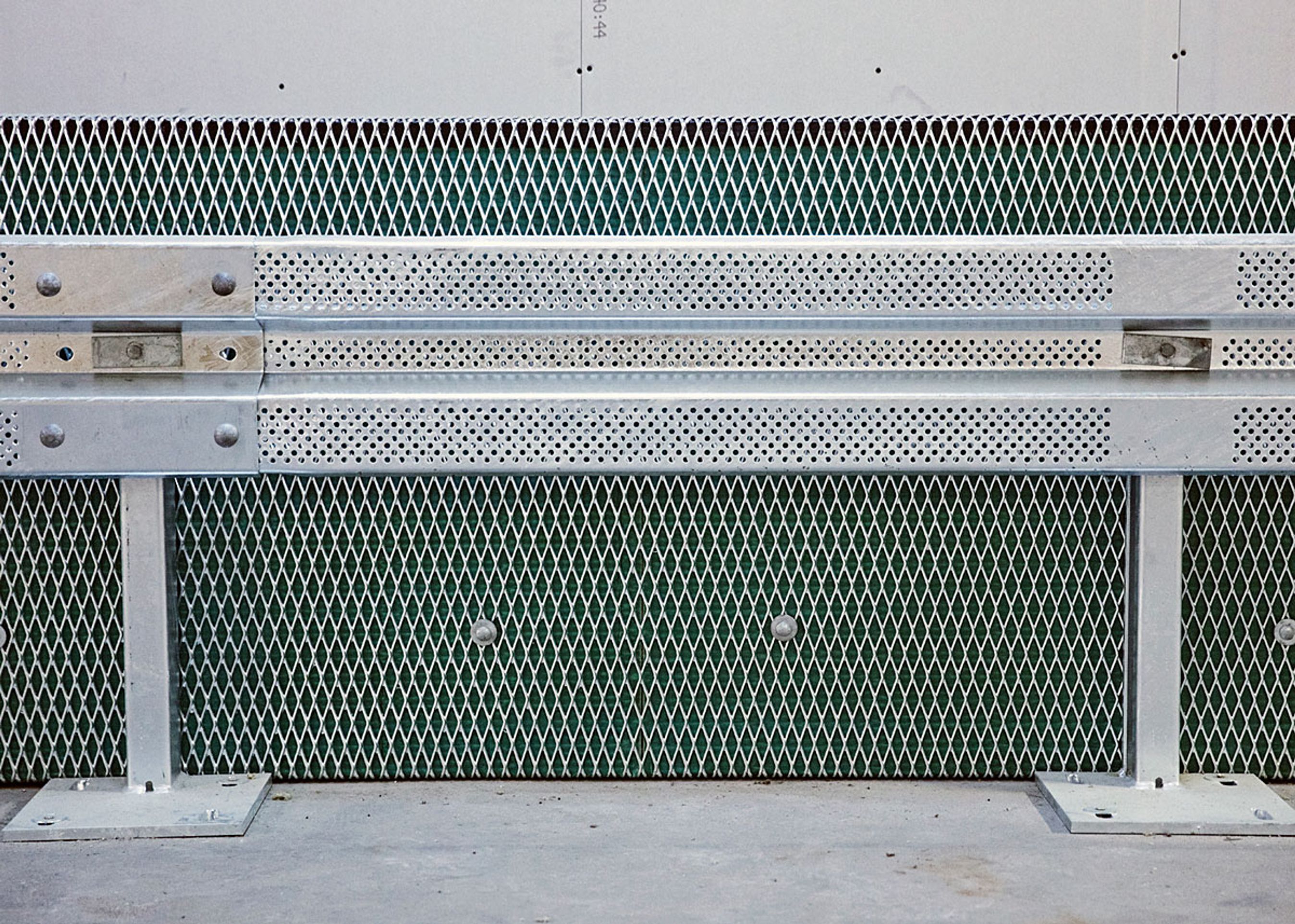 En traditionelt autoværn udgør kernen i konstruktionen. Fotos: Vejdirektoratet