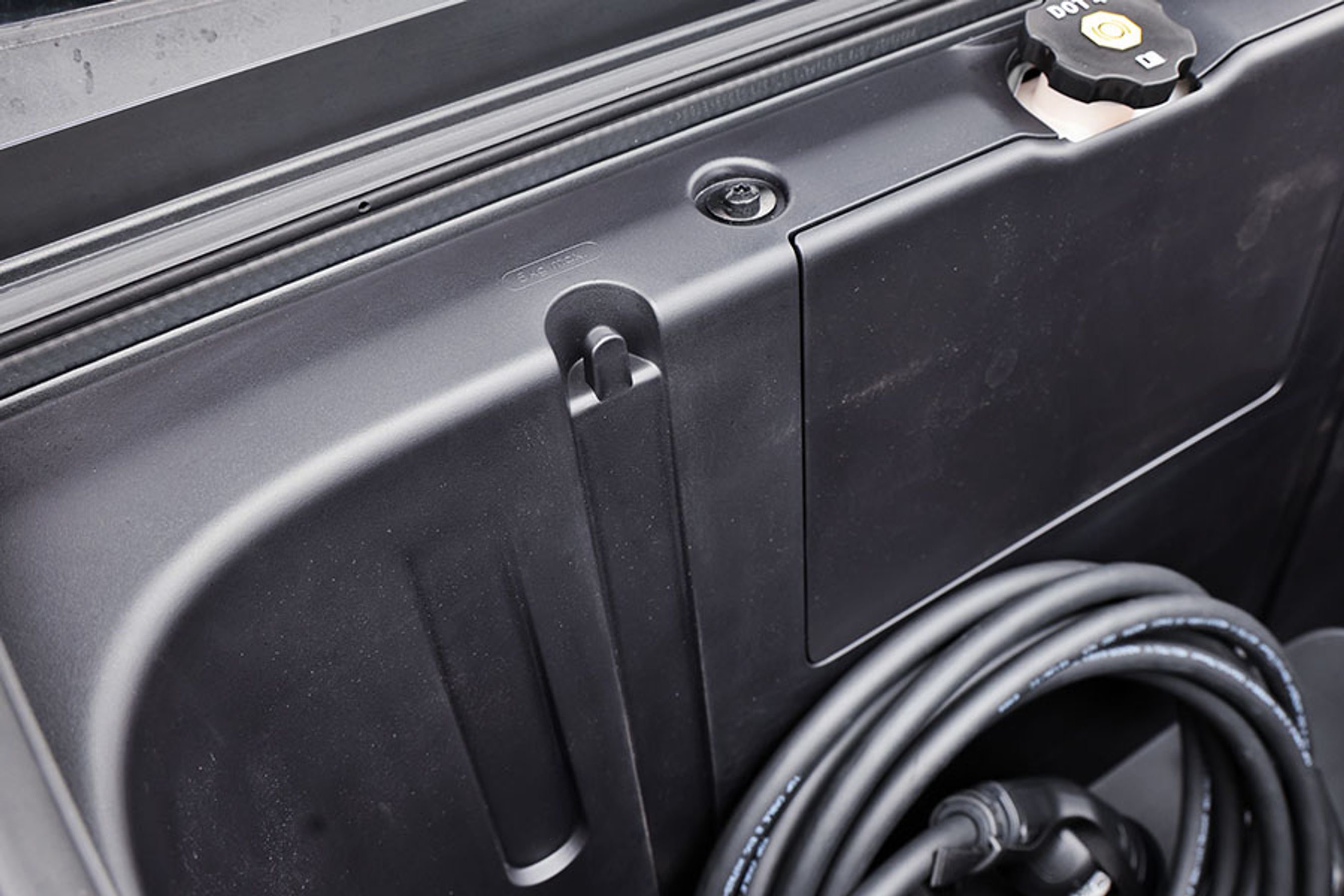 Der er indbyggede poseholdere i frunken, men dem kunne fabrikken godt have brugt lidt mere tid på at udforme, så de lettere kan bruges i hverdagen.