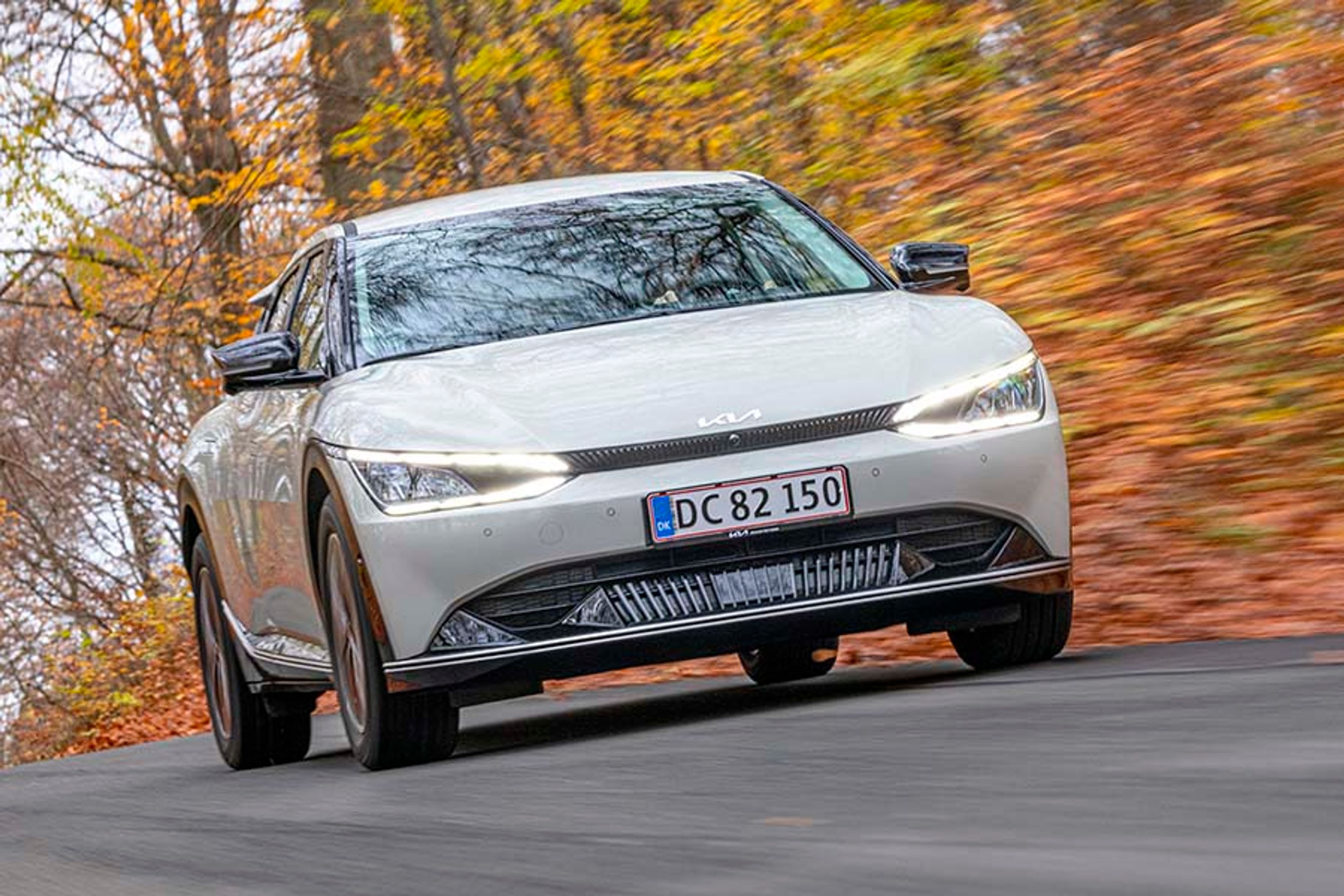 Kia EV6 er første rendyrkede elbil fra Kia. Den har et flot og opsigtsvækkende design.