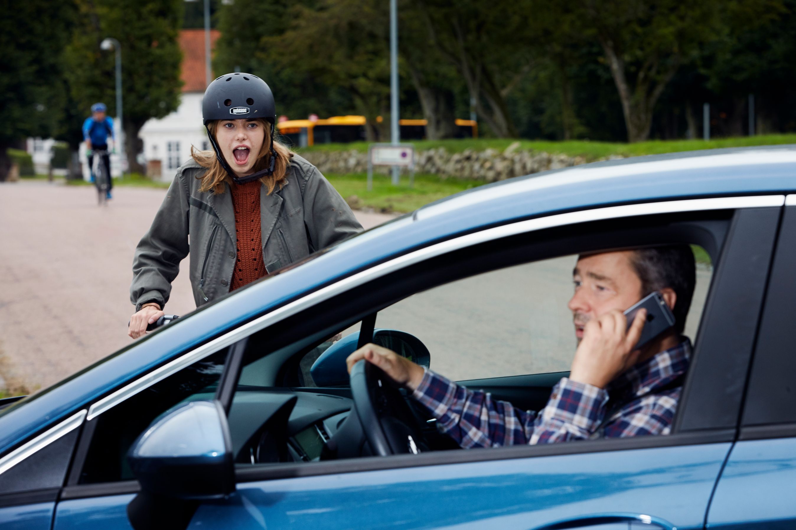 Nogle bilister kan ikke kan lade telefonen være, når de sidder bag rattet.