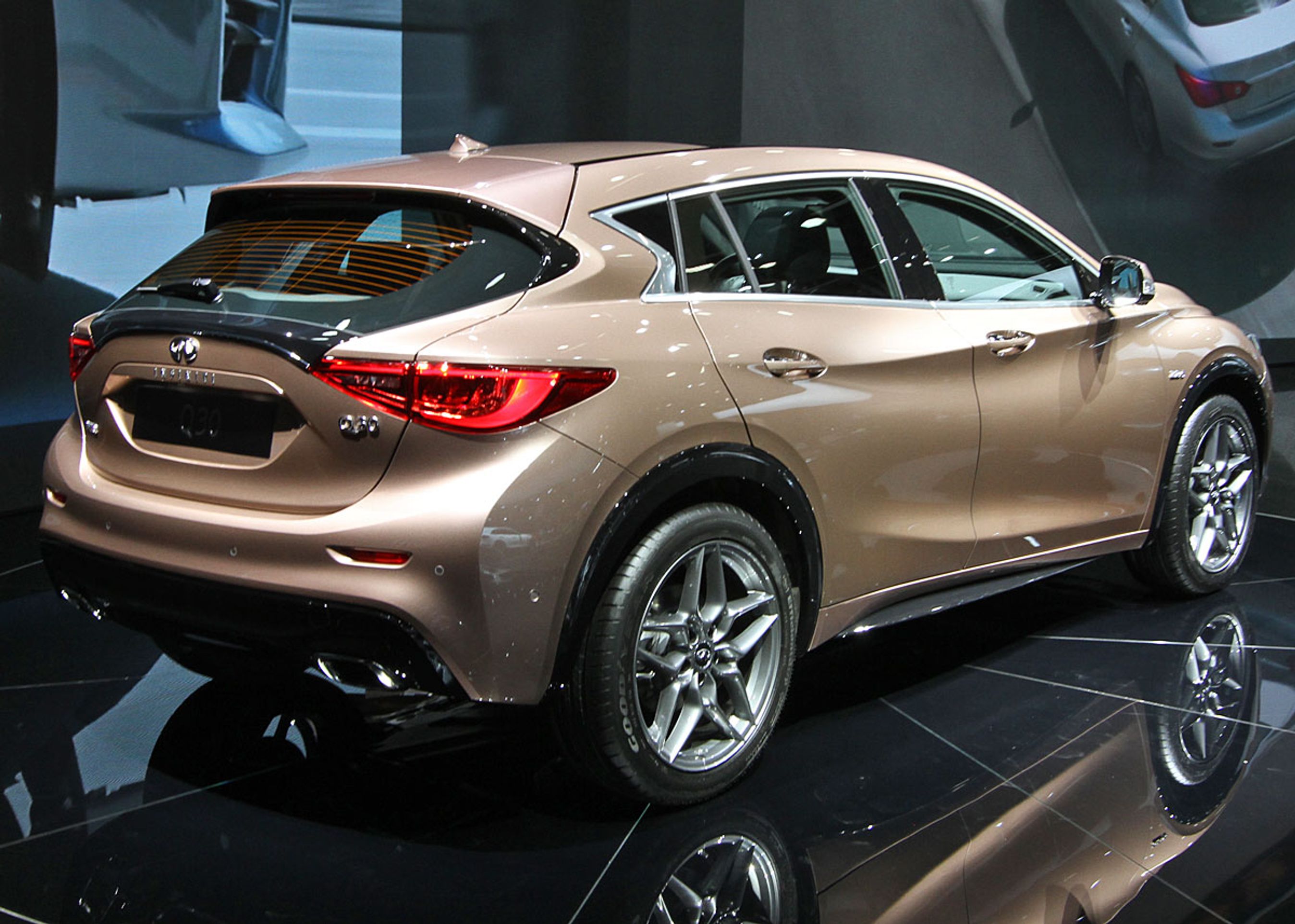 Infiniti Q30 er baseret på Mercedes-Benz GLA og minder også lidt om den i proportionerne. Foto: Torben Arent