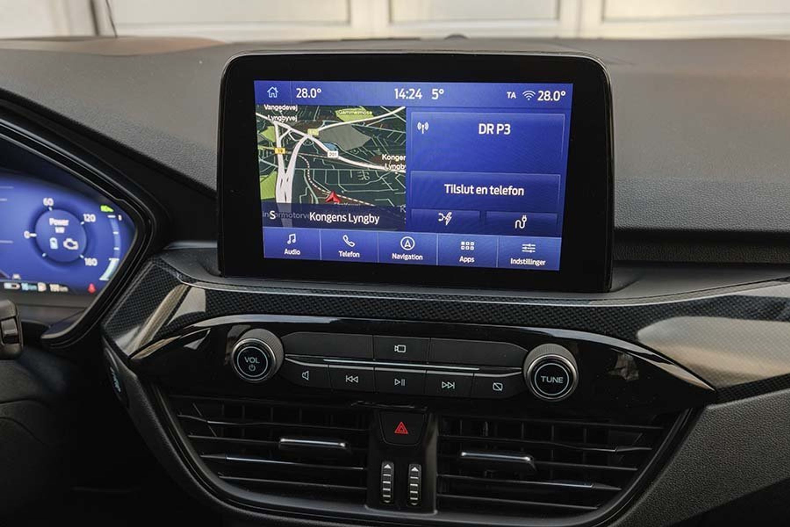 Touchskærm på instrumentbrættet i en Ford Kuga