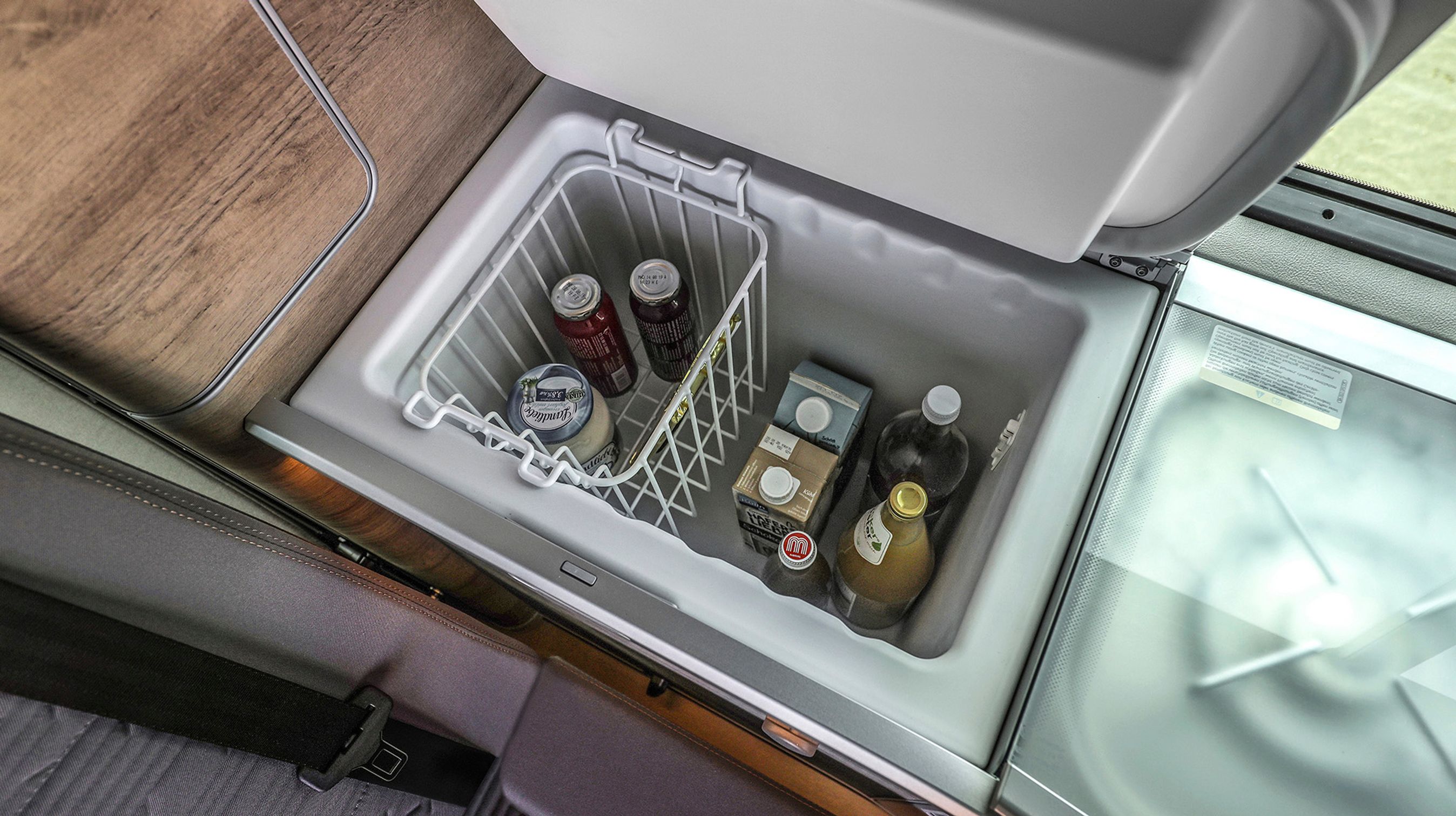 Det store køleskab køler fint, og kan køre to dage på forbrugsbatteriet. Der er dog ingen fryseboks.