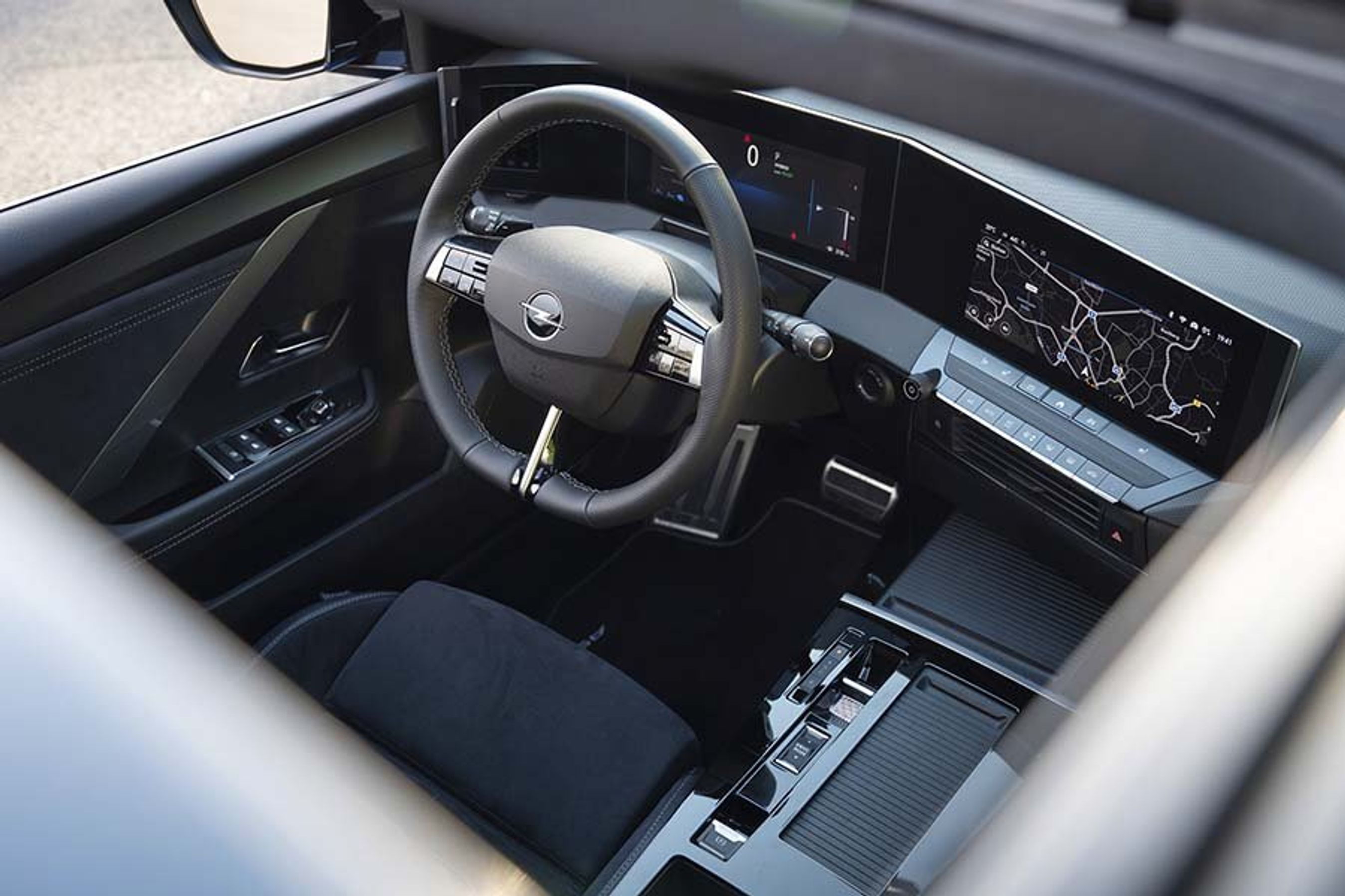 Denne store skærmløsning, kaldet Pure Panel, er standard i danske udgaver af Astra. 