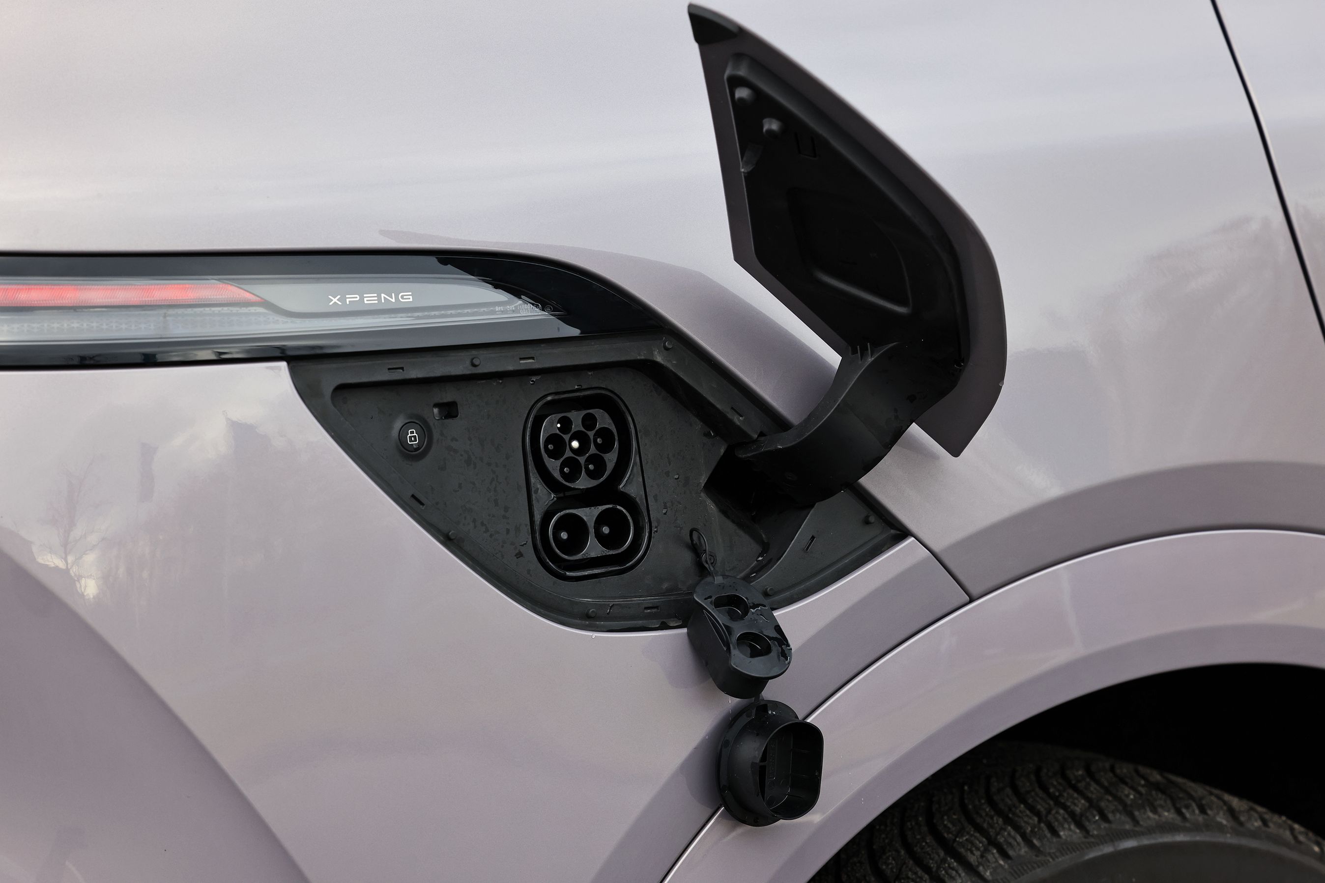 Ladestik til en Xpeng G6 Performance 2026.