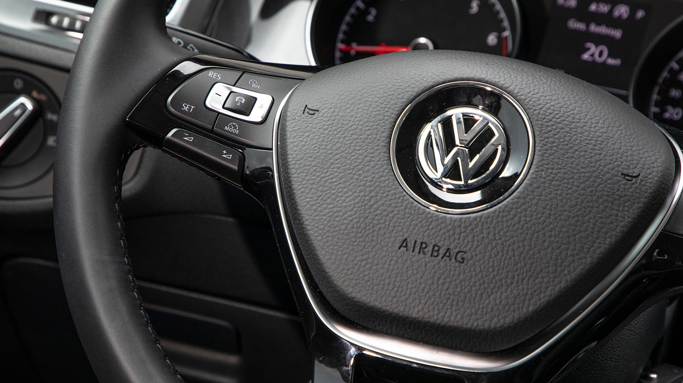 Den adaptive fartpilot er en fornøjelse i hverdagen. Med automatgear fungere den ned til stilstand, og den er nem at betjene fra rattet.