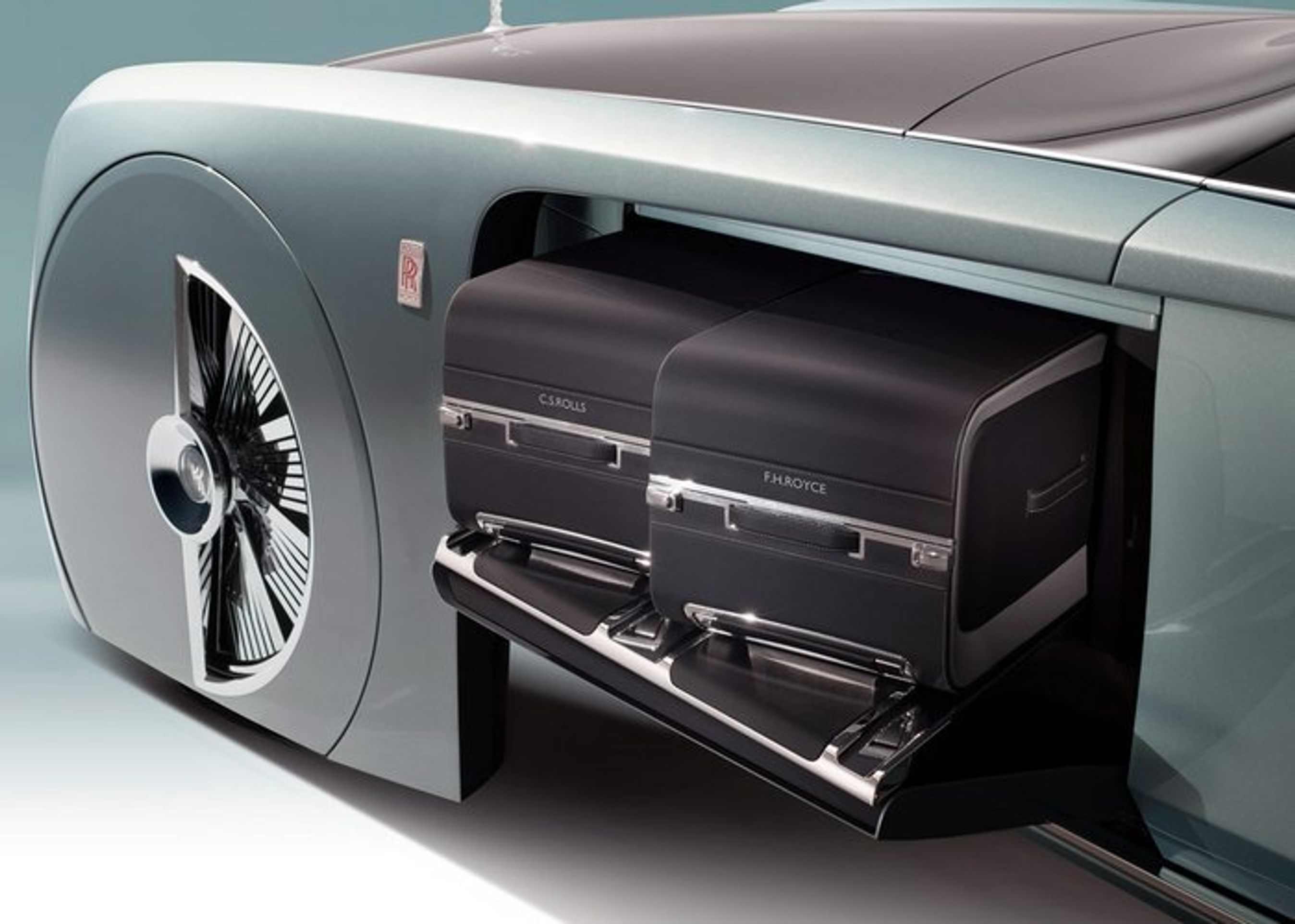 Bagagerummet har fået en utraditionel placering.