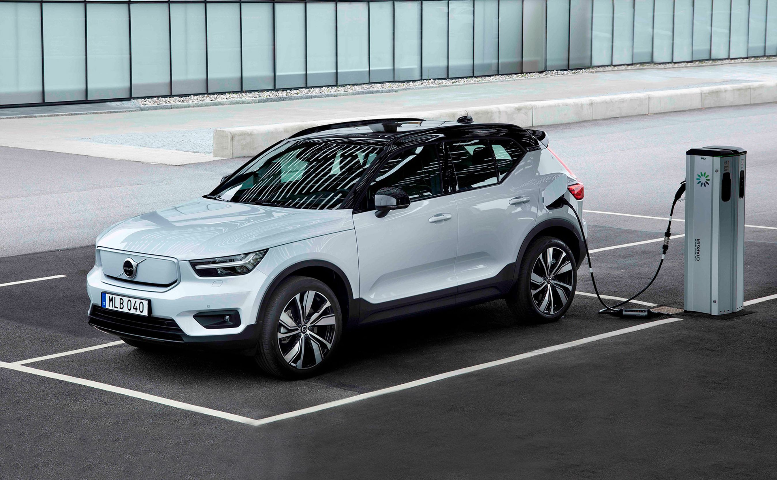 Volvos Recharge-modeller giver mærket et forholdsvis lavt CO2-udslip for nye biler. Det overskud bruges nu til at redde Ford. Mod betaling.