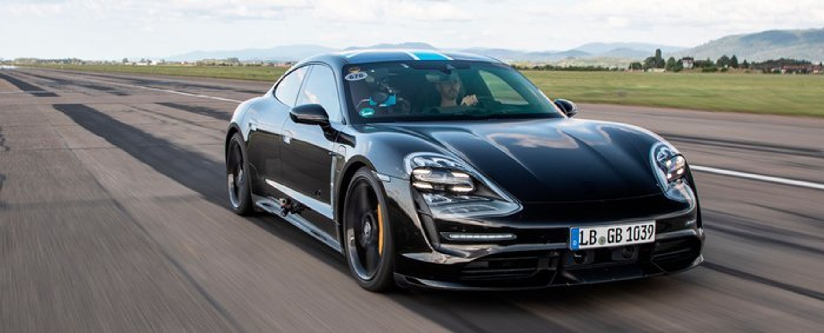 Porsche Taycan i den næsten endelige udgave.