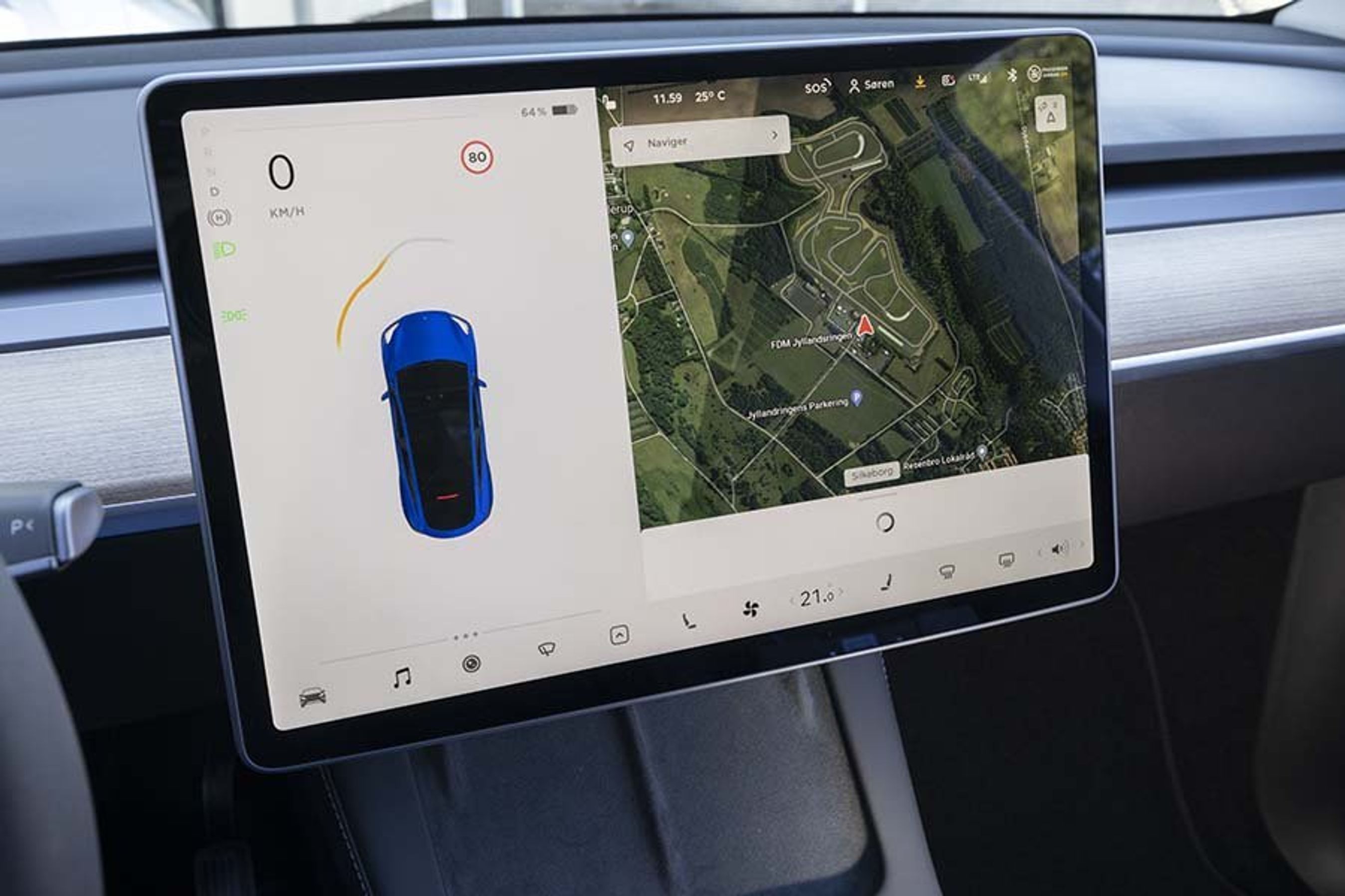 Tesla Model Y skærm