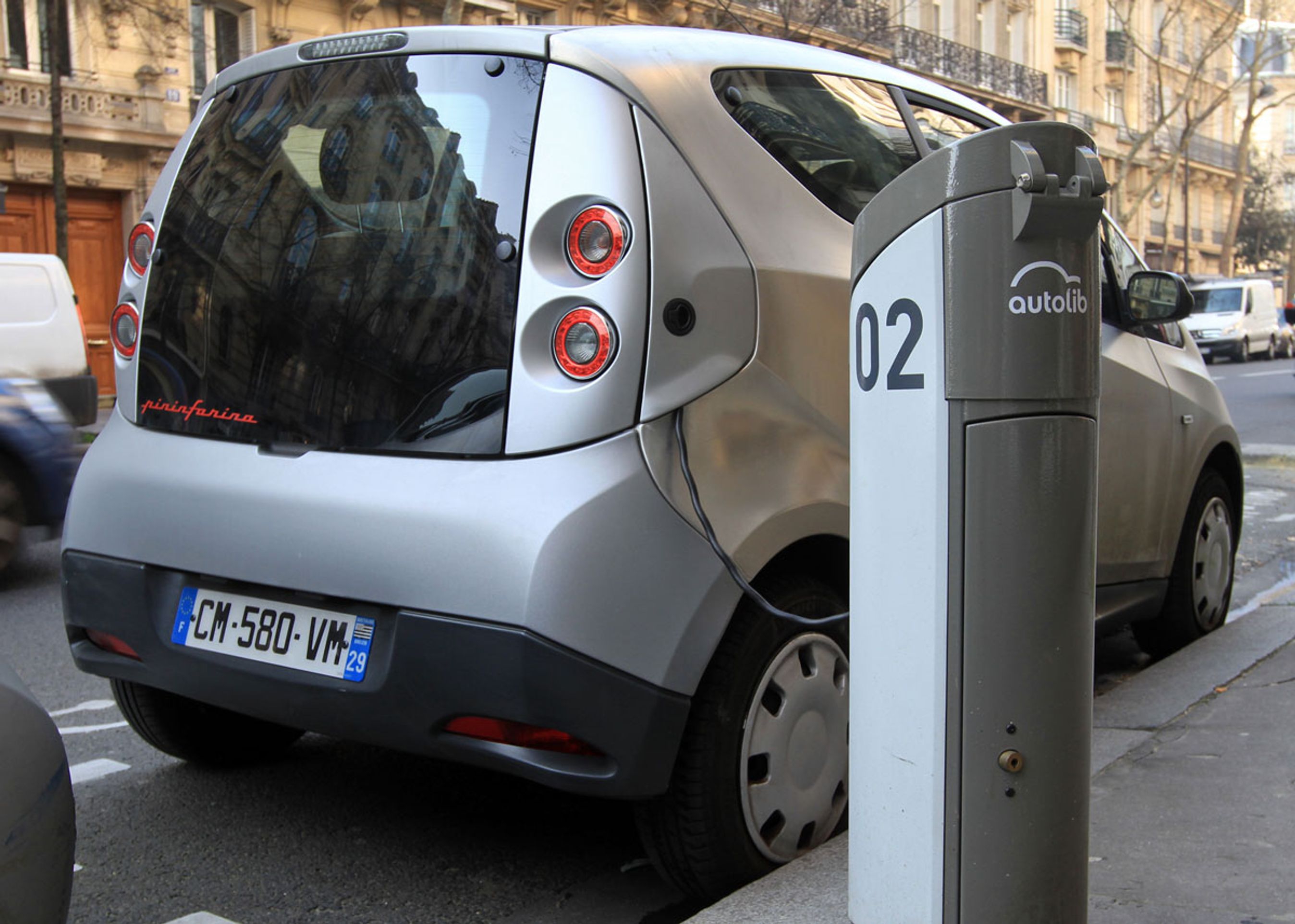Bolloré står bag de udbredte Autolib-delebiler i bl.a. Paris. Foto: Torben Arent