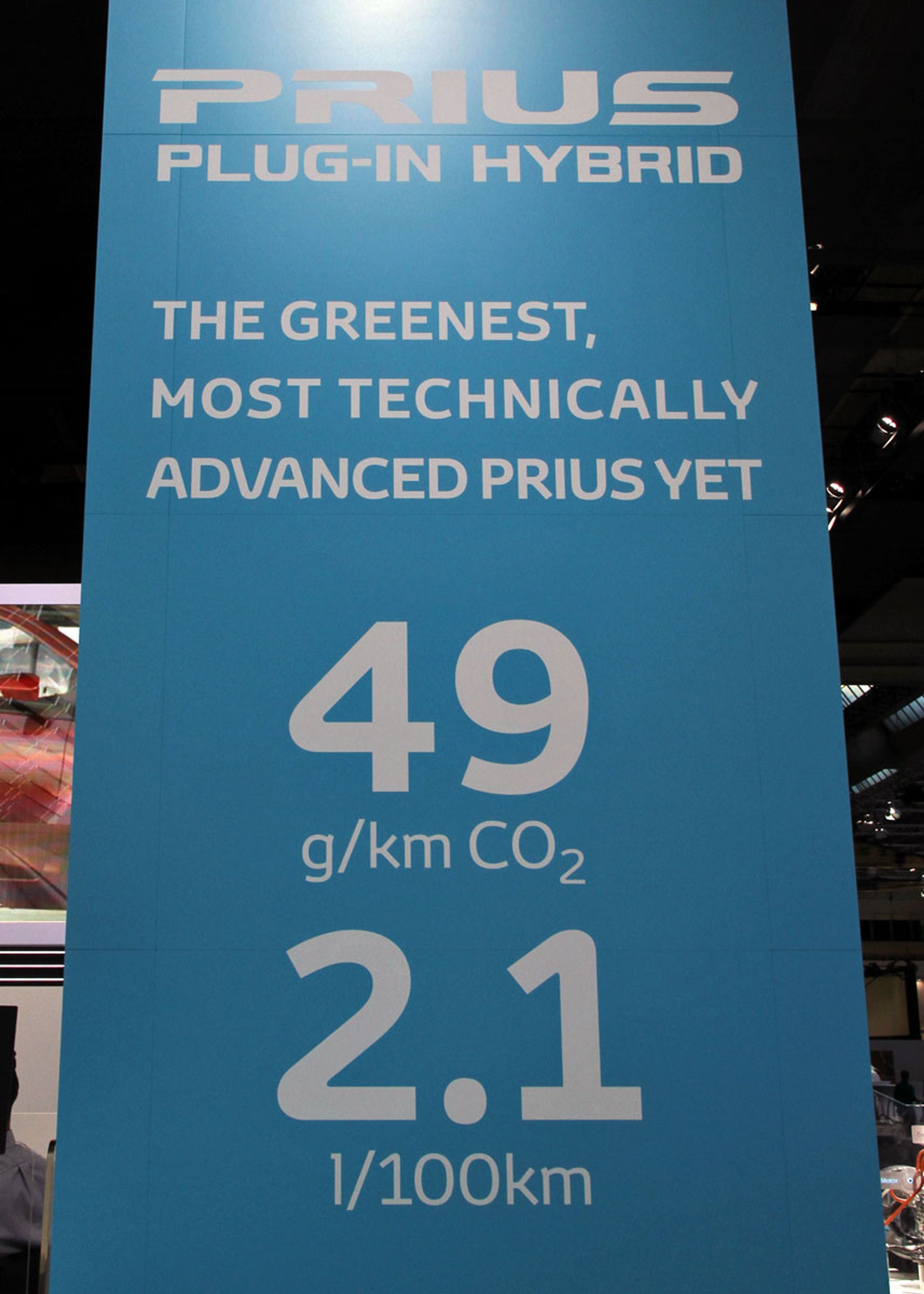 2,1 liter pr. 100 km svarende til knap 48 km pr. liter er Prius Plug-Ins officielle forbrugstal. 