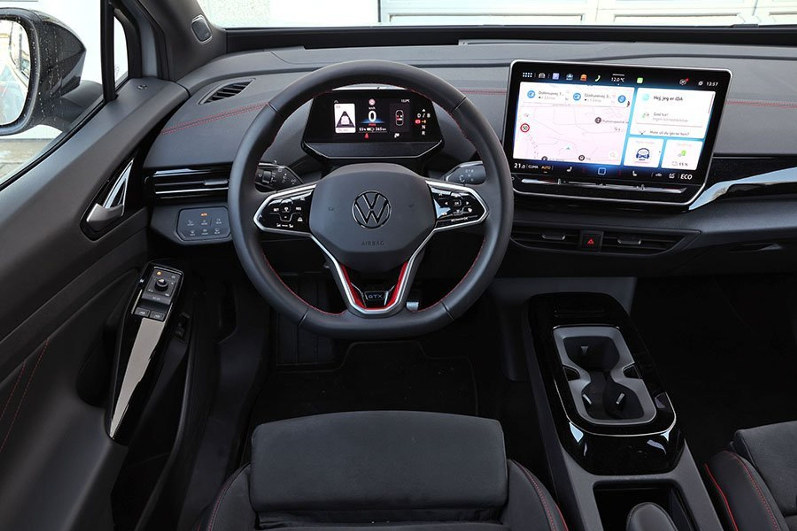Førerplads i en VW ID.4 GTX