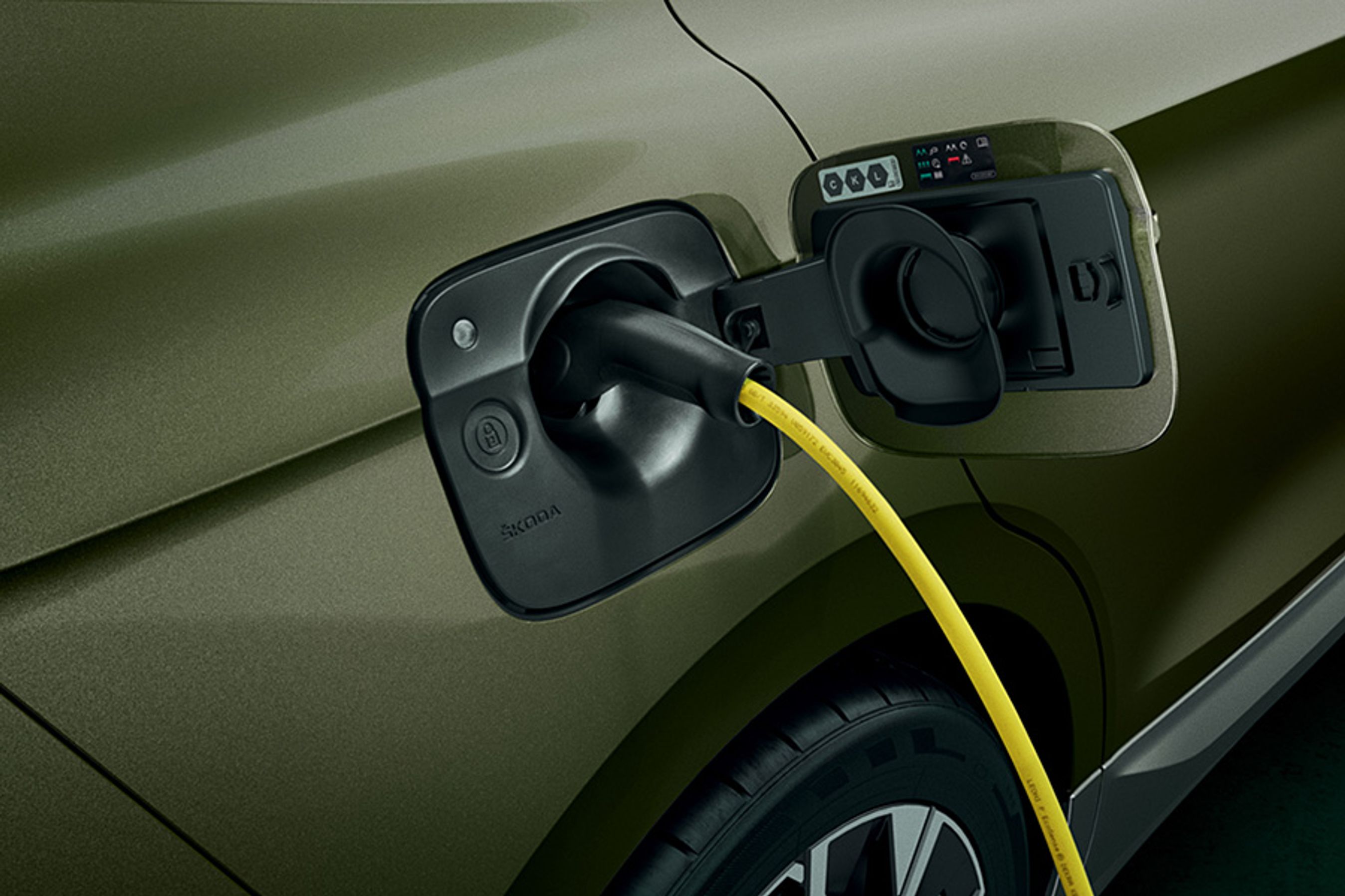 Der er forskel på ladehastigheden i Enyaq 60 og 80. Den med det lille batteri lader med maksimalt 165 kW, mens den med det store batteri sjovt nok kun kan lynlade med 135 kW. Hjemme kan alle lade med tre faser og 11 kW.