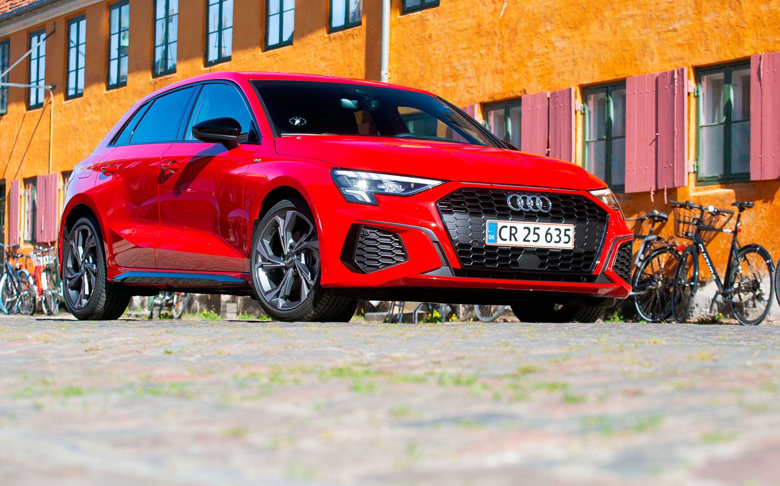 Audi A3 Sportback er en femdørs hatchback på størrelse med VW Golf.