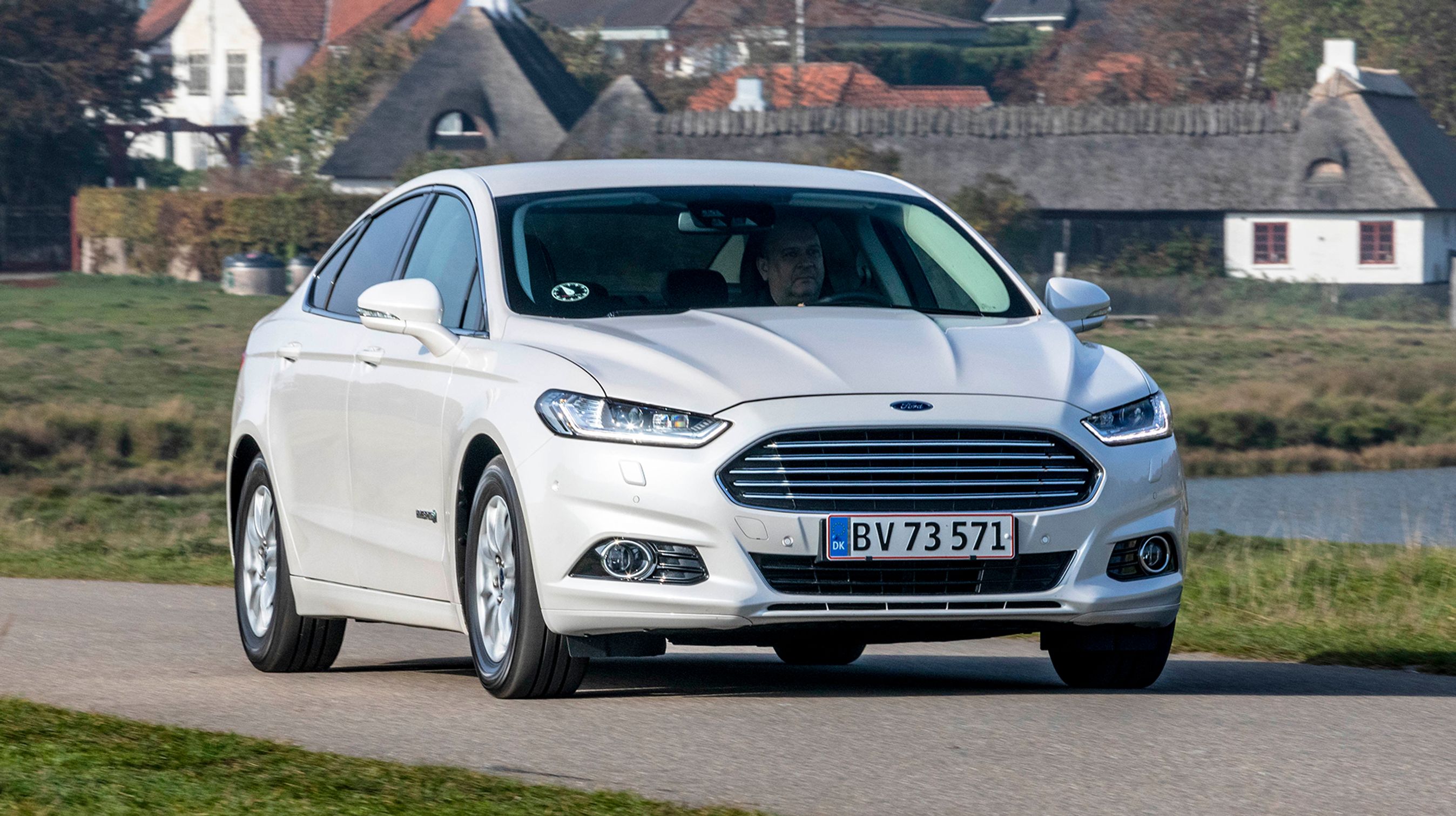 Ford Mondeo Hybrid forfra