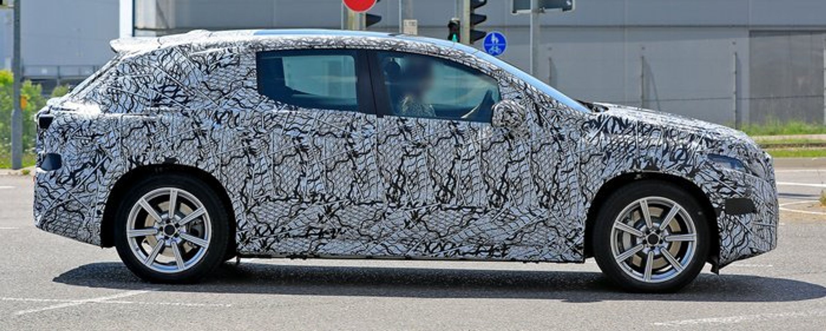 Den nye EQC bliver som den nuværende en crossover.