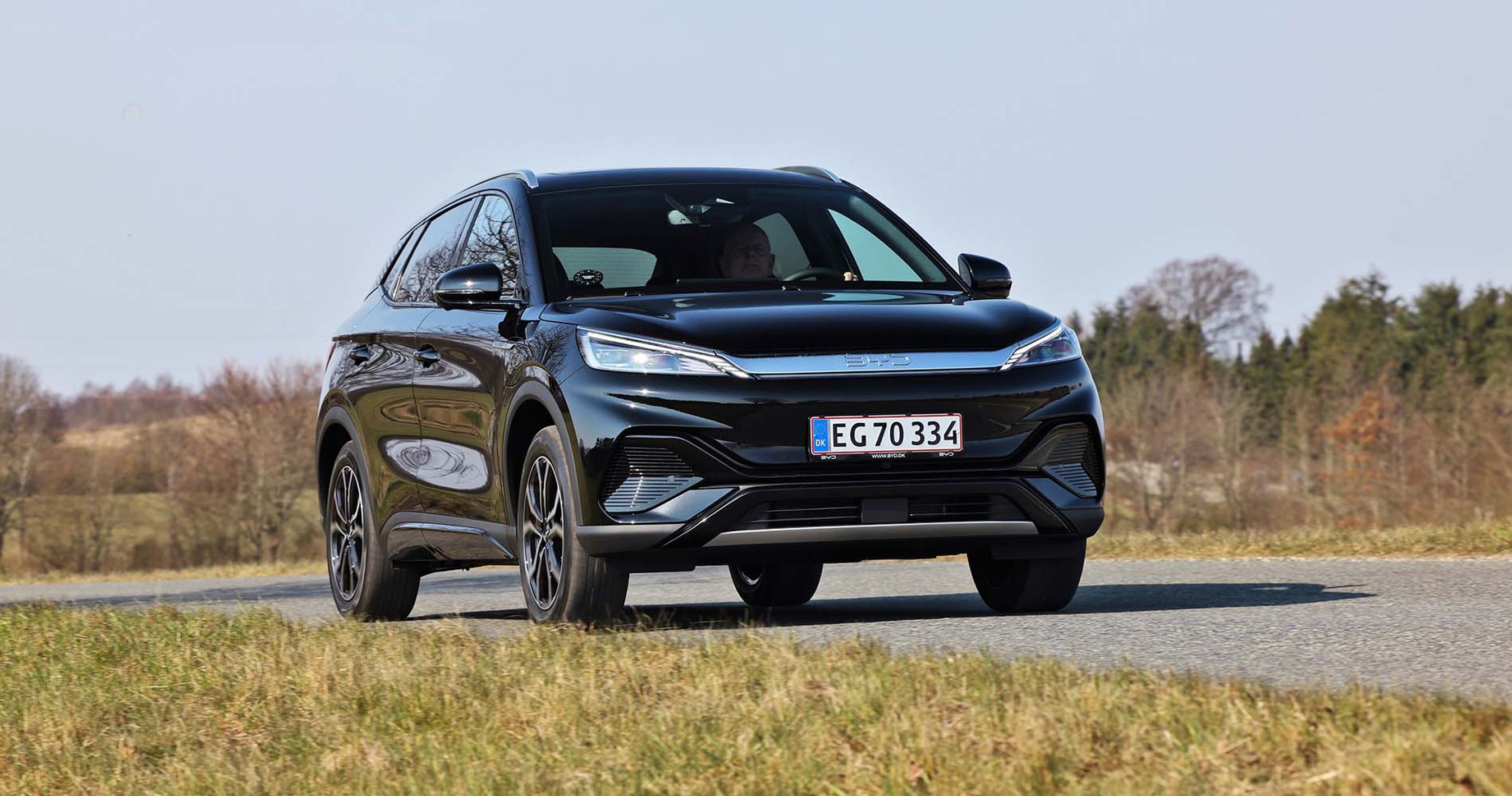 BYD Atto 3 kører på landevej