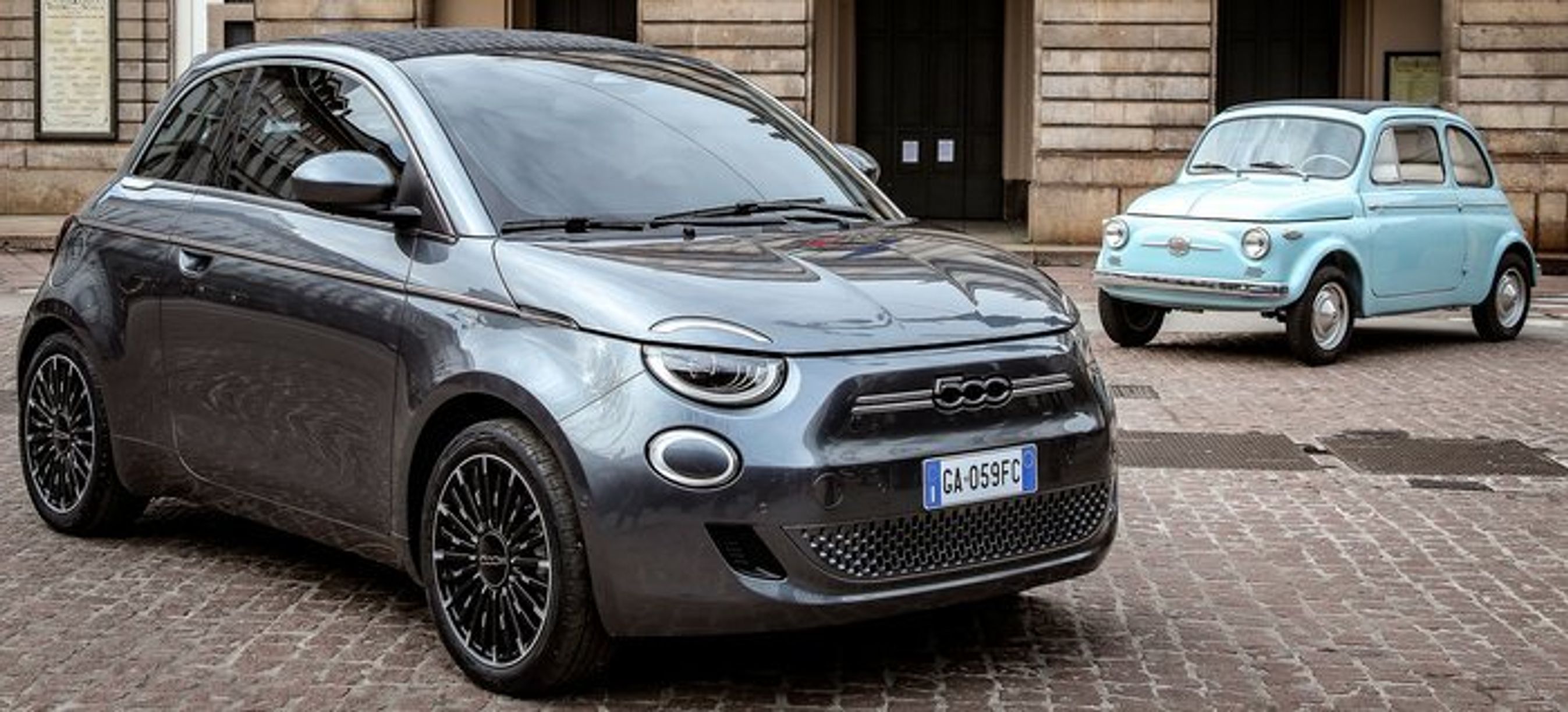 Den nye Fiat 500 har bevaret en del af det grunddesign, der gjorde både første og anden generation populær.