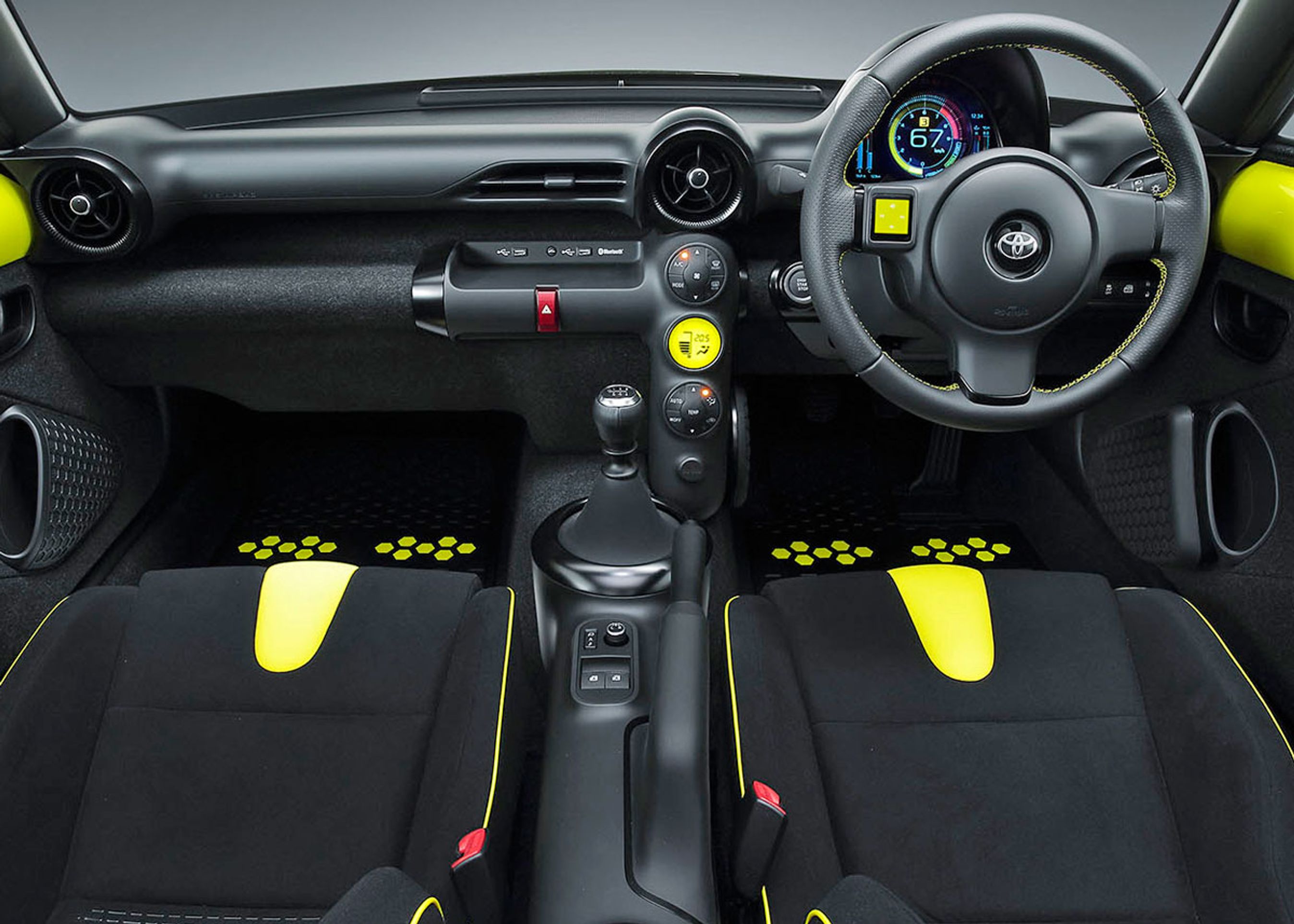 Også kabinen skal tydeligvis appellere til yngre bilkørere.