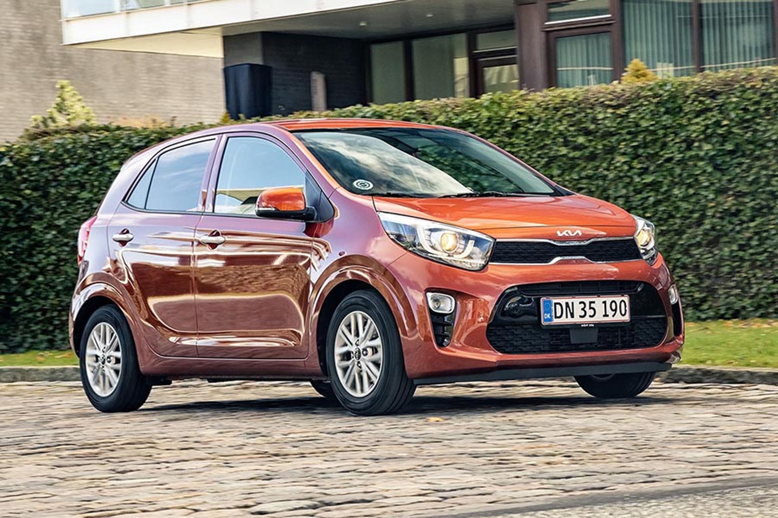 Der er ikke smarte LED-lygter på Picanto. Her kører man med gammeldags lygteteknologi, så den er ikke velegnet til kørsel i mørke.