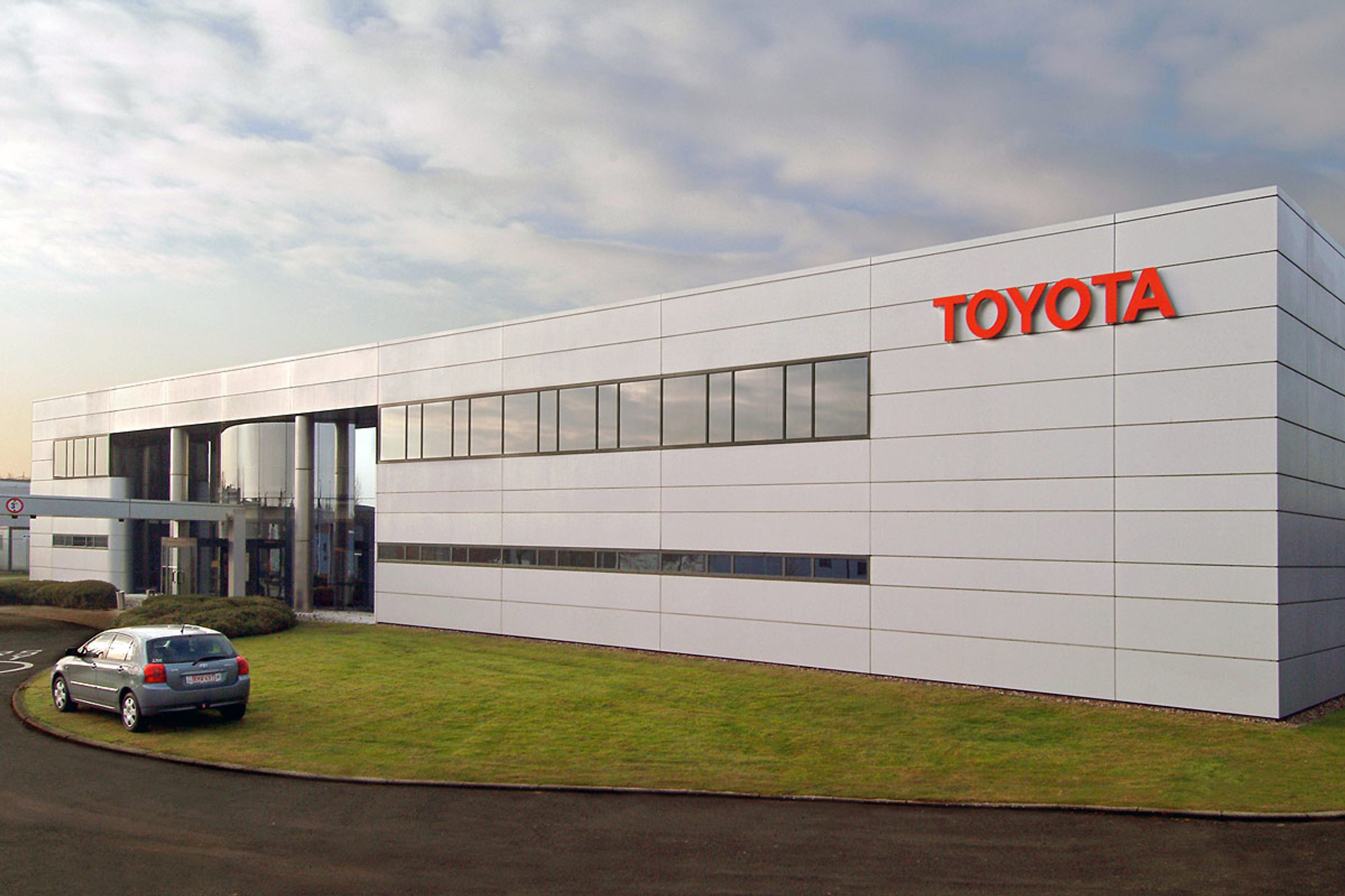 Toyotas europæiske hovedkvarter får nu travlt med at styre en enorm tilbagekaldelse af op til 1,8 mio. biler. 