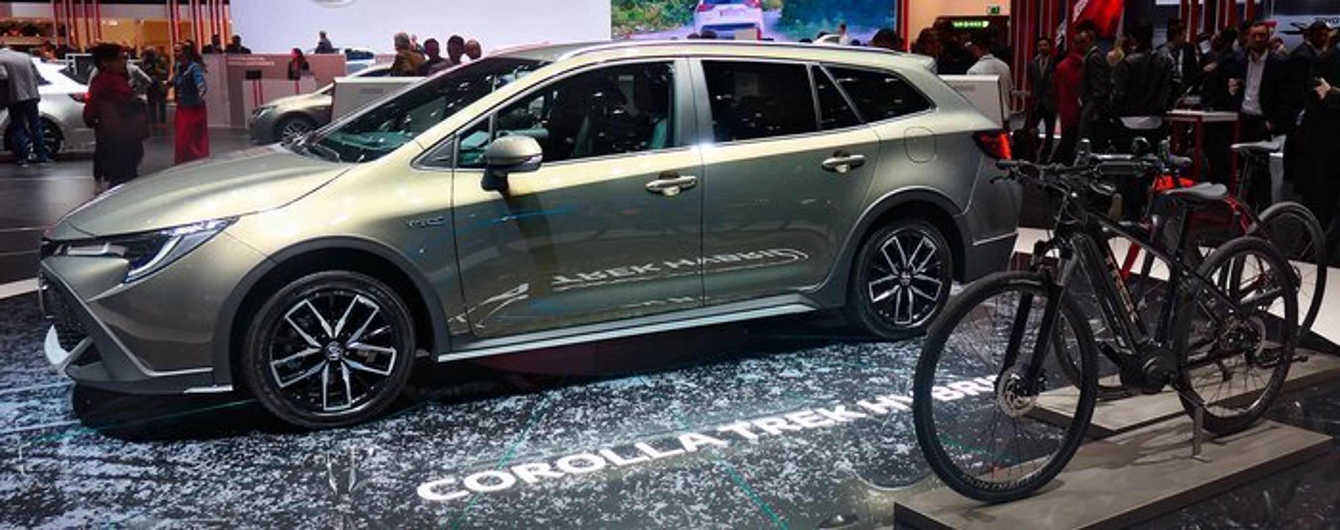 Corolla stationcar i Trek-version.