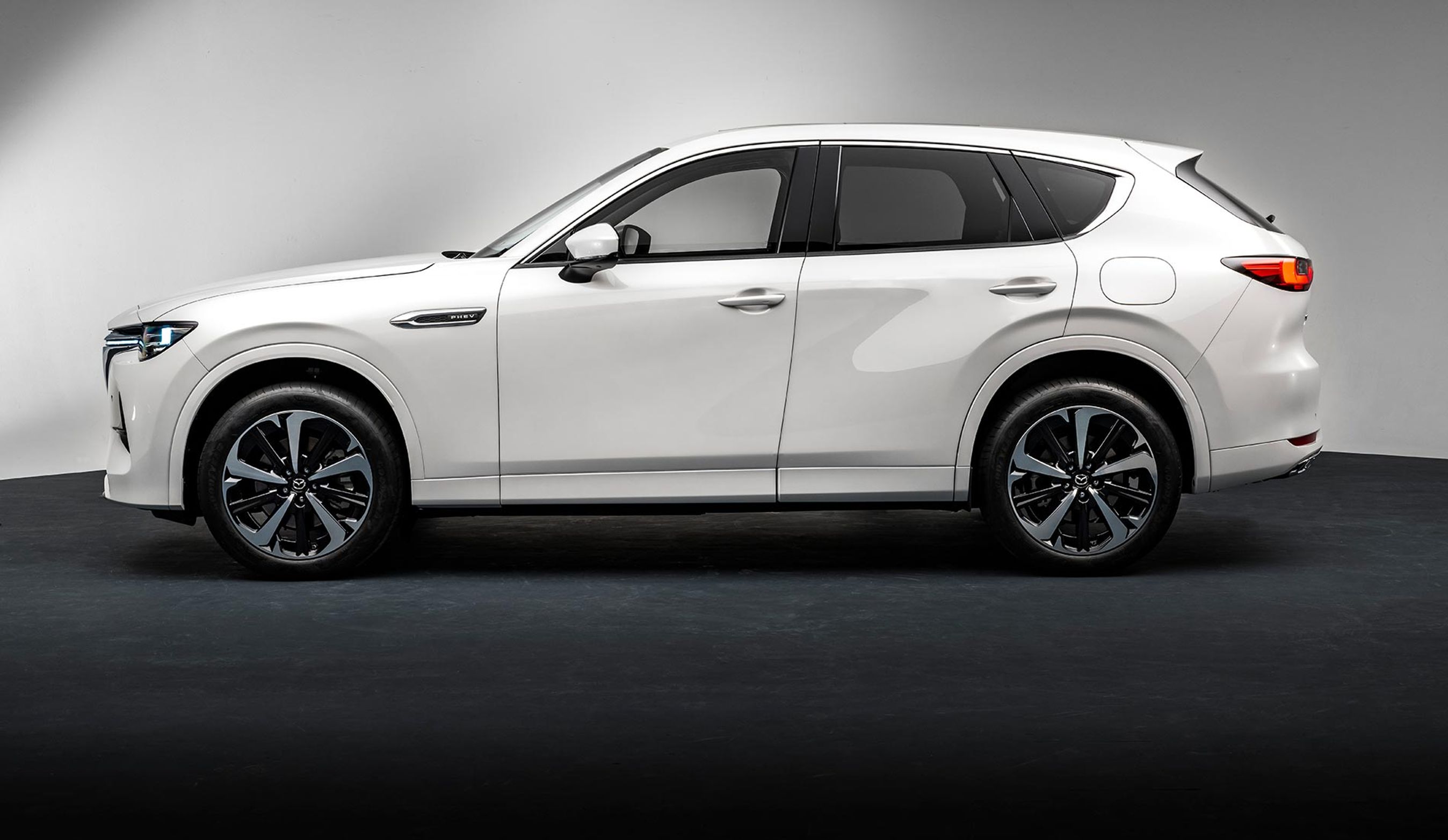 Mazda CX-60 er en mellemstor crossover.