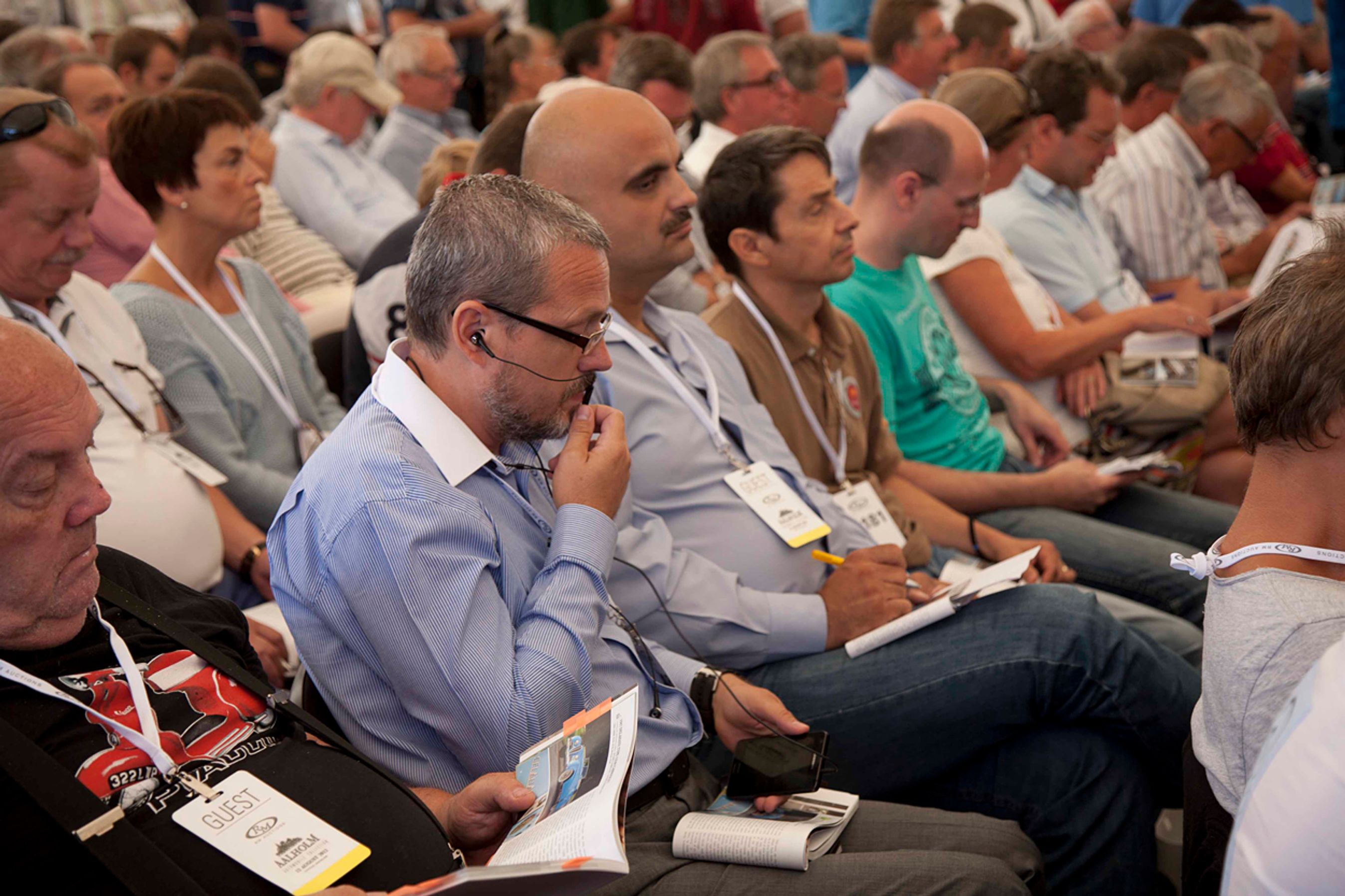 Koncentrerede miner blandt opkøberne. To tredjedele af de registrerede bydere var udlændinge.