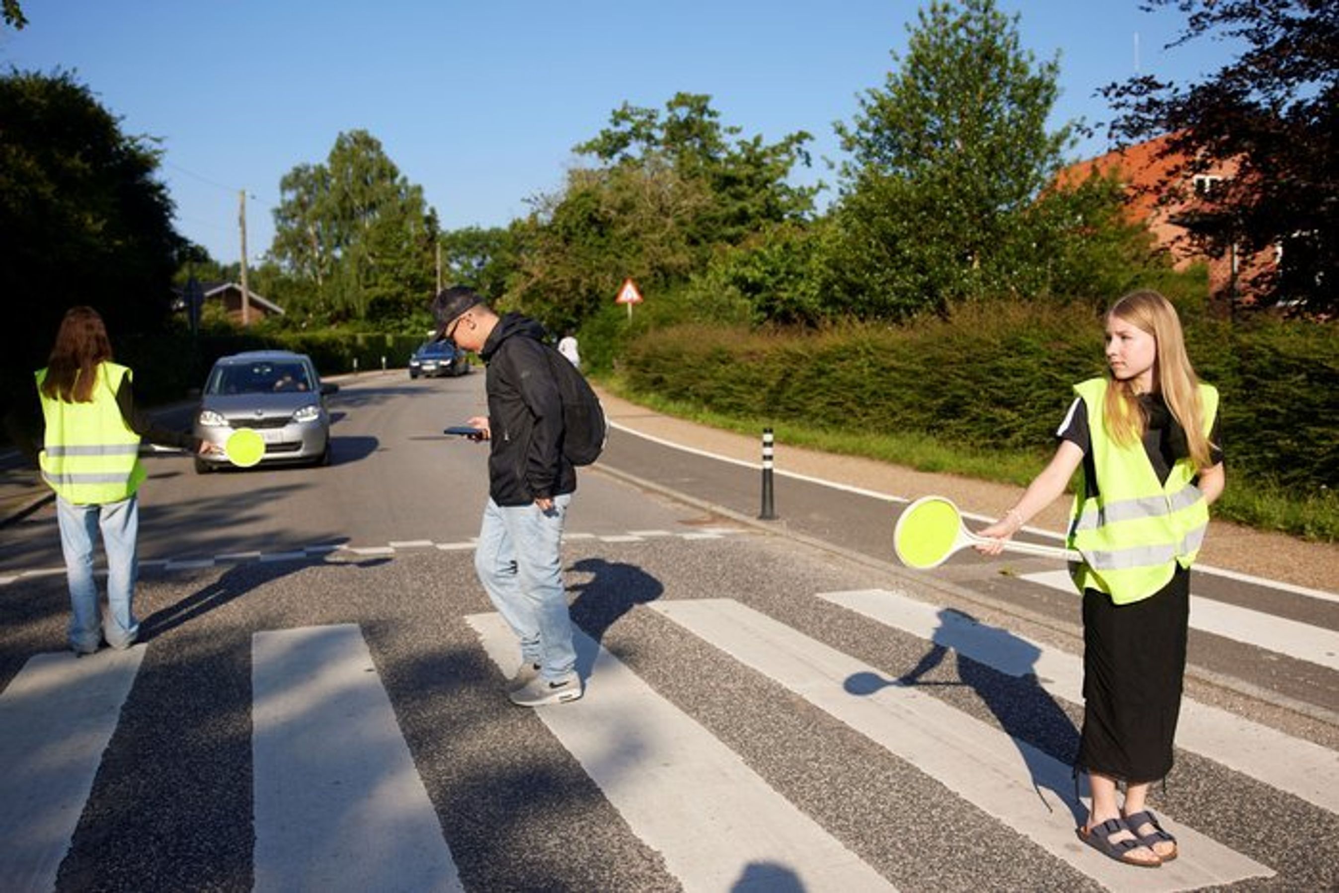 Skoledreng med mobil