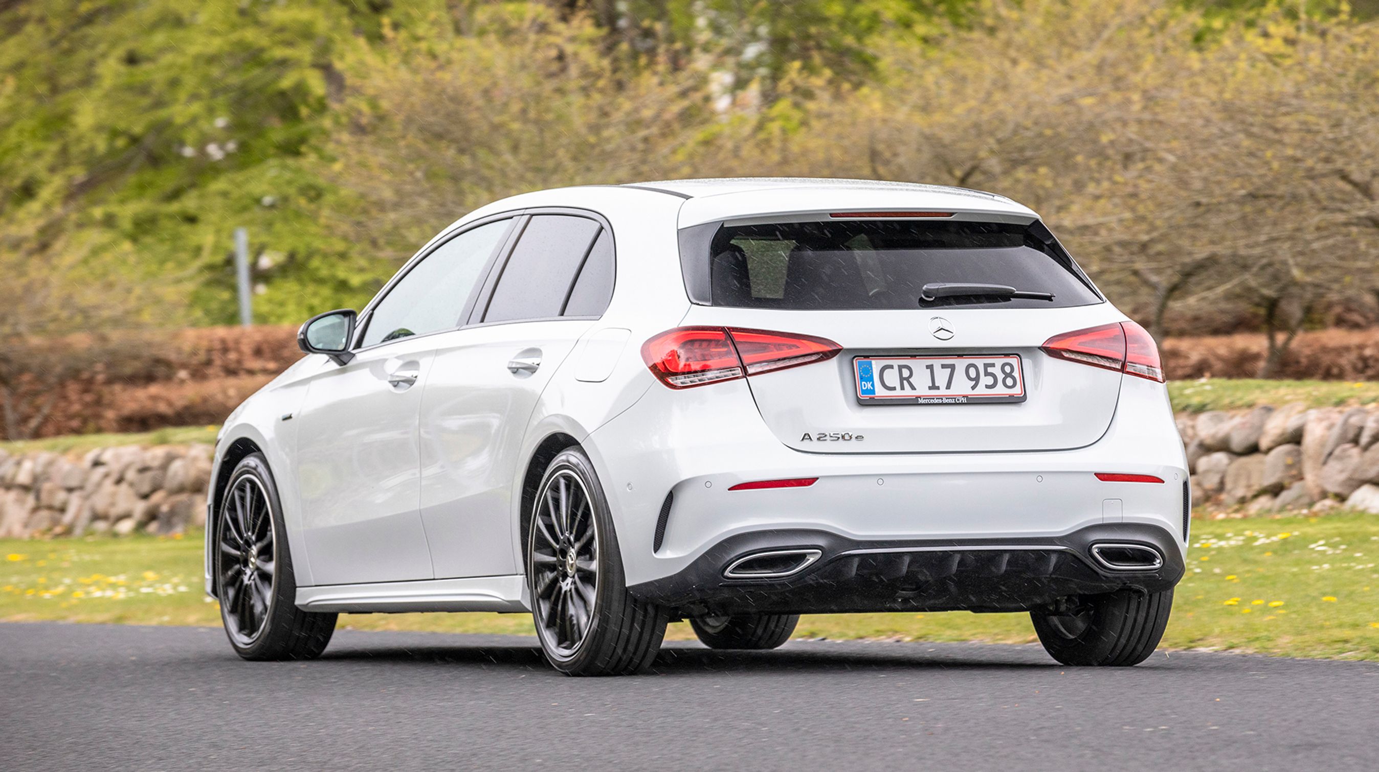 A250 e fås både som denne femdørs hatchback og som en firedørs sedan. En lidt højere B-klasse er grundlæggende bygget over samme platform og byder på mere plads.