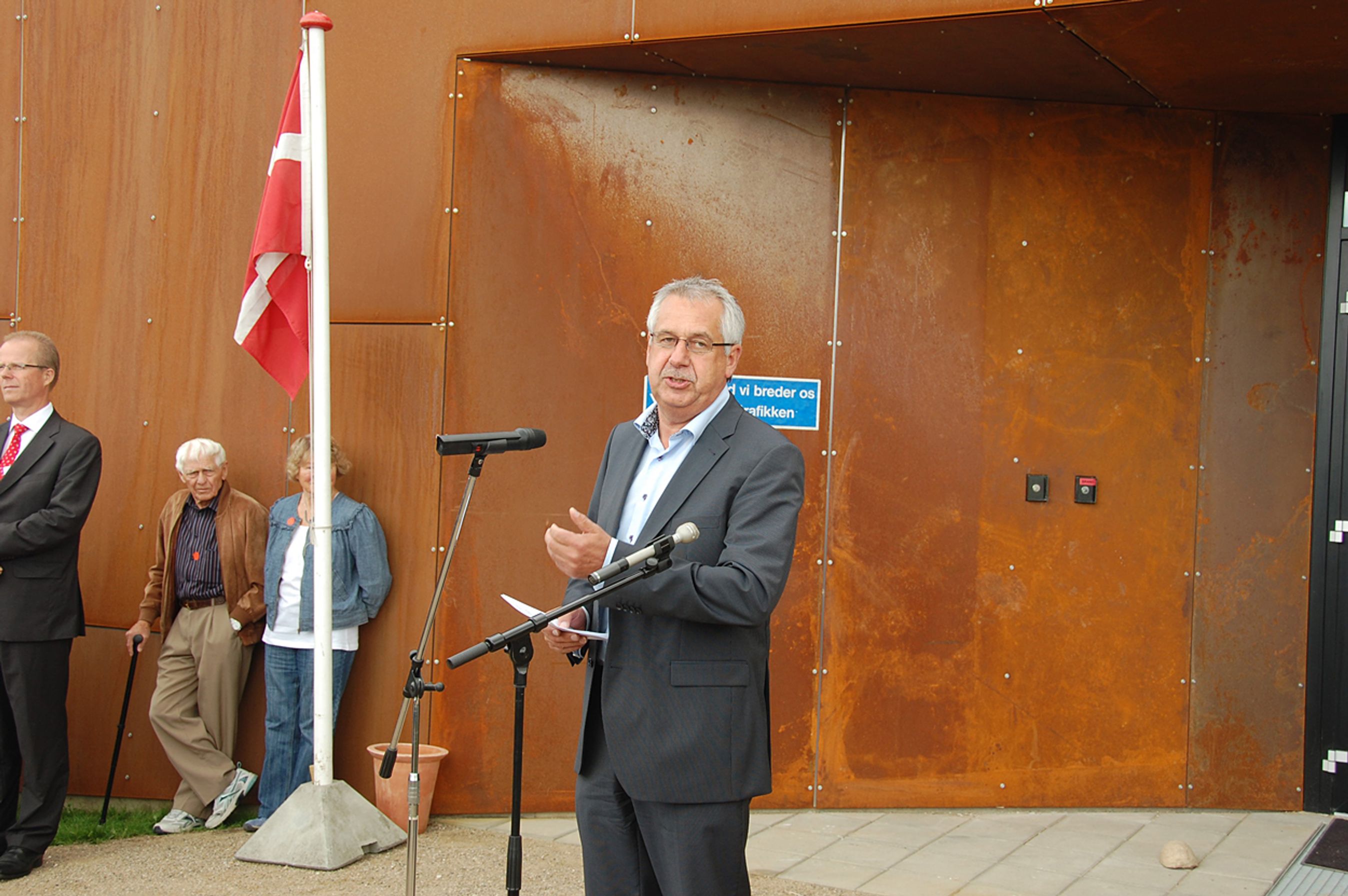Forhenværende transportminister Hans Christian Schmidt åbnede Danmarks Vej- & Bromuseum, som hans efterfølger nu indstiller bevillingerne til.