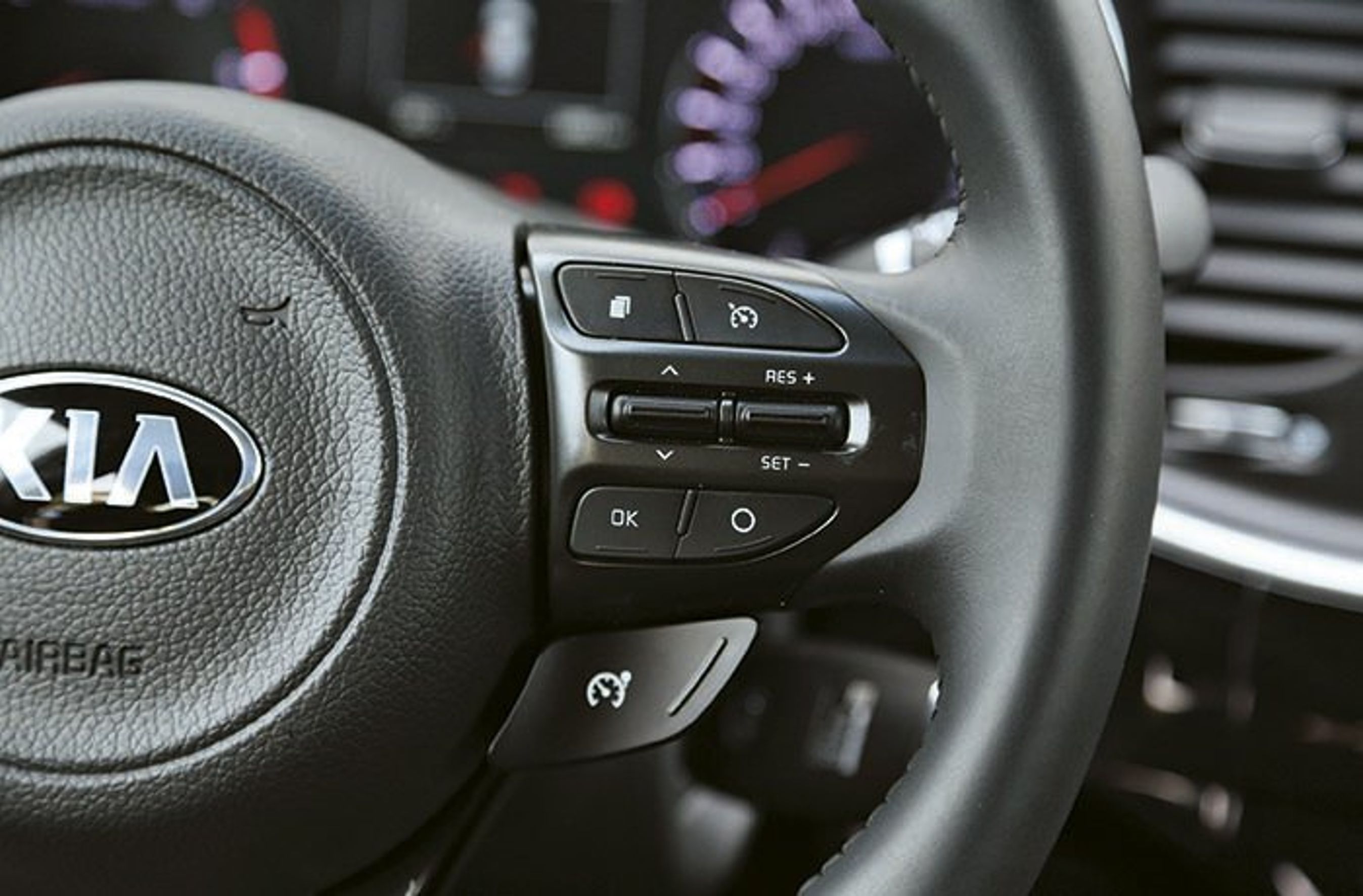 Kia Optima knap på rat