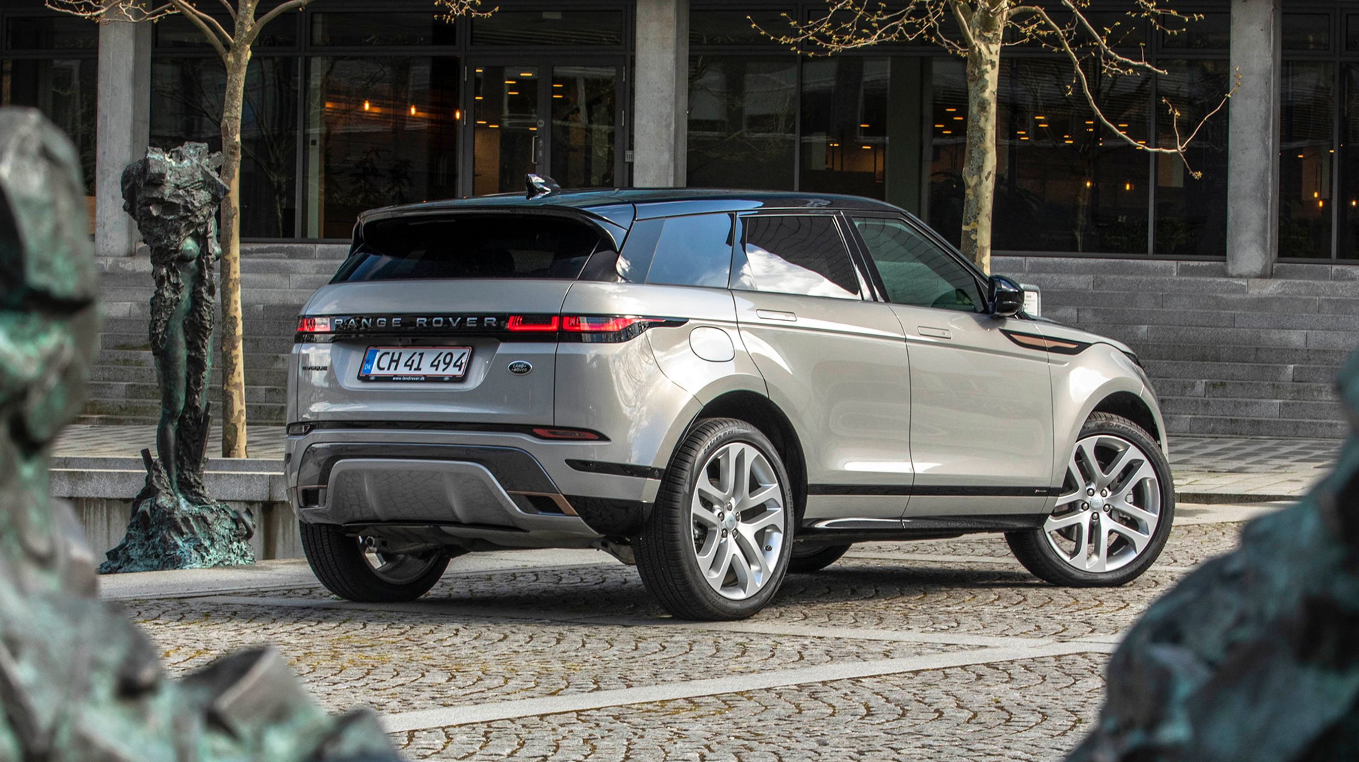 Range Rover Evoque er nu kommet i en helt ny generation med mere plads ved både bagsæde og bagagerum.